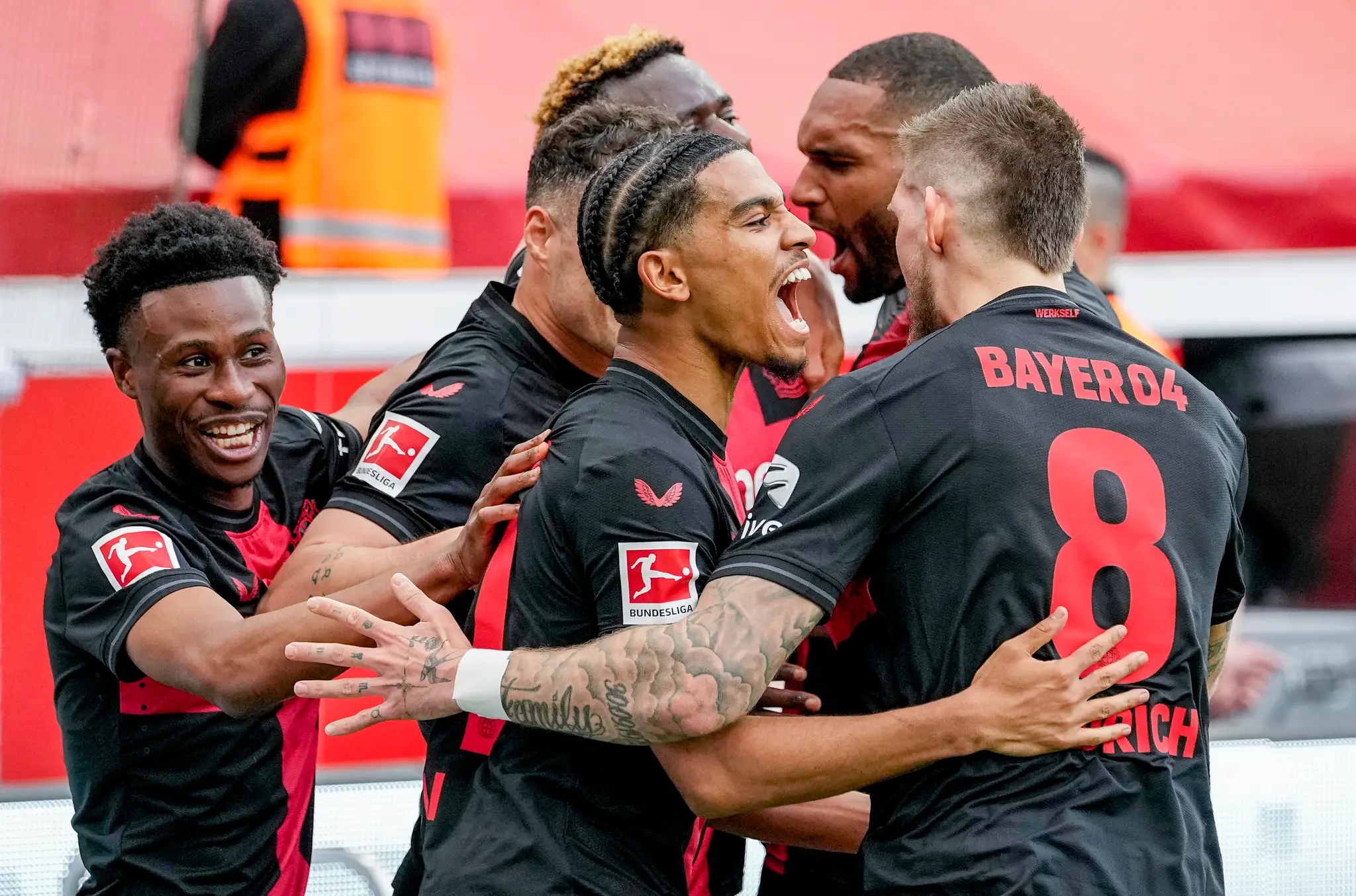 Bayer Leverkusen oslavuje prvý titul v histórii.