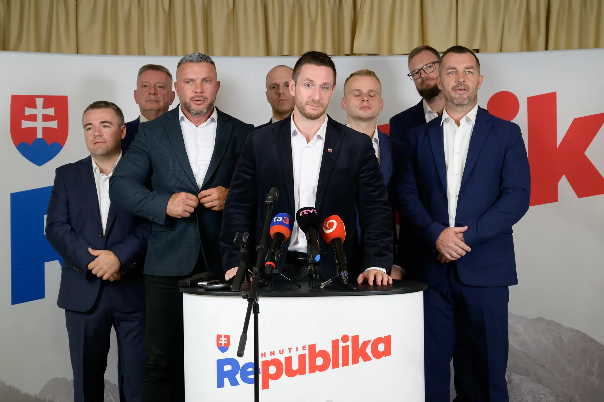 Republika počas volebnej noci. 