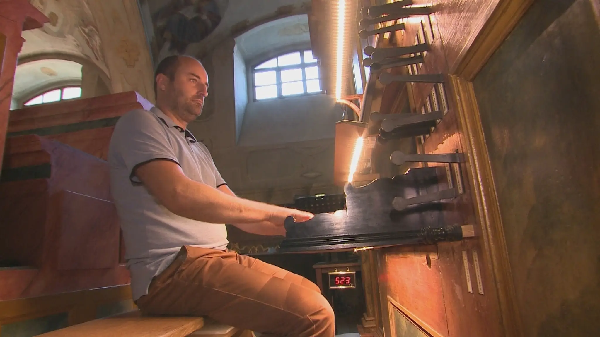 Organista Vladimír Kopec, ktorý bude hrať na omši v Šaštíne.