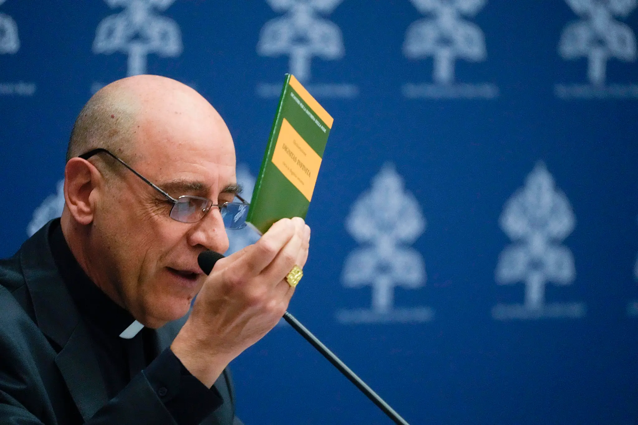 Kardinál Víctor Manuel Fernández, prefekt Dikastéria pre náuku viery. 