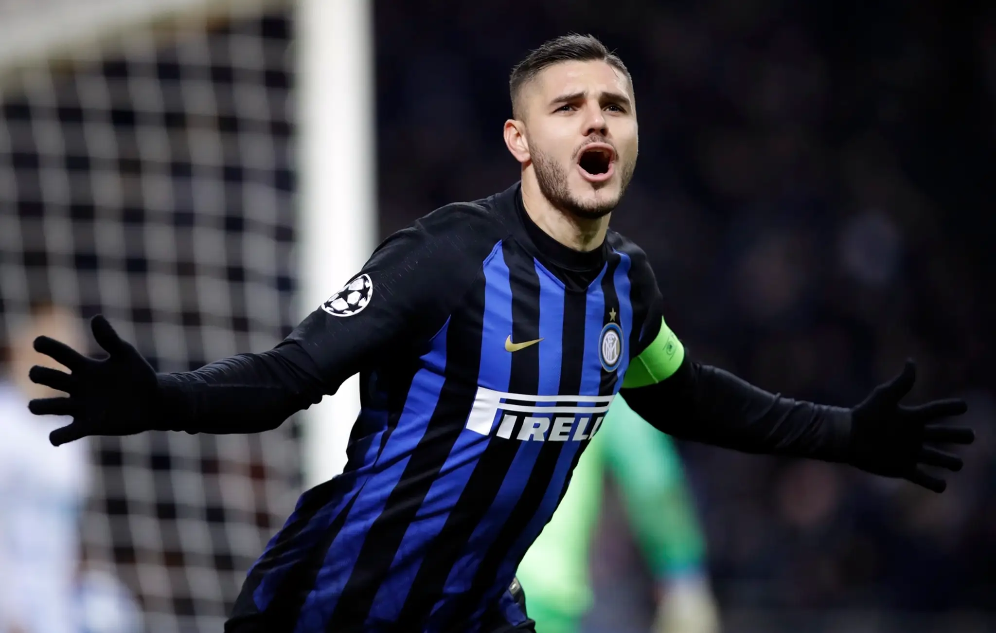 Mauro Icardi z Interu Miláno oslavuje gól v dueli LM proti Eindhovenu.