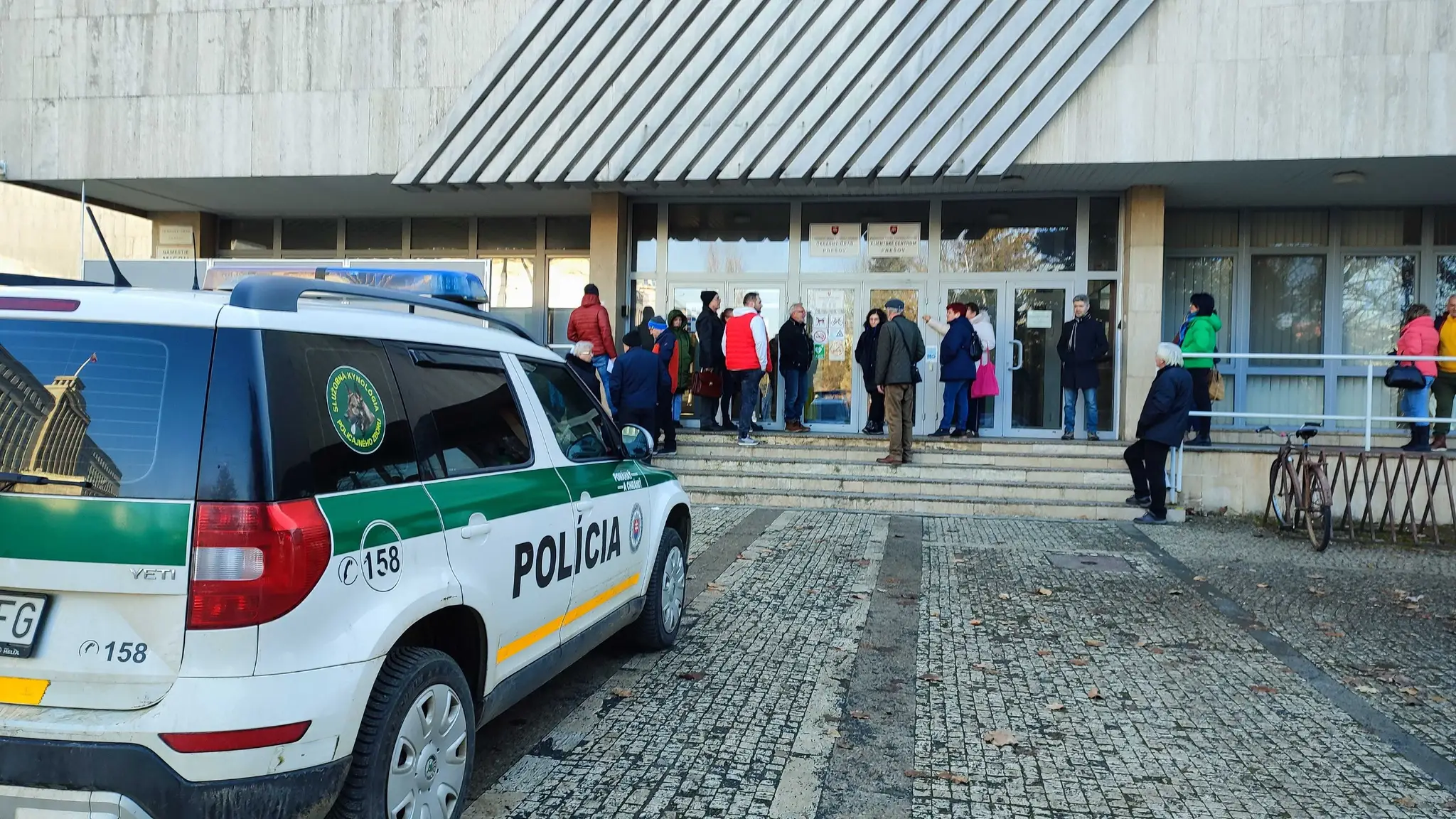 Klientske centrum v Prešove evakuovali pre bombovú hrozbu. 