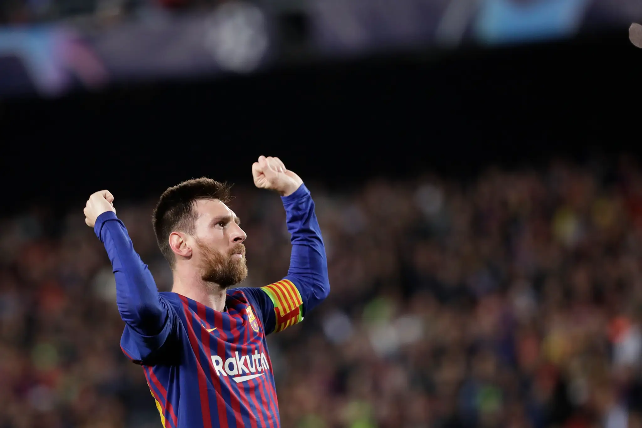 Luis Suárez z Barcelony oslavuje gól v prvom semifinále LM proti Liverpoolu.