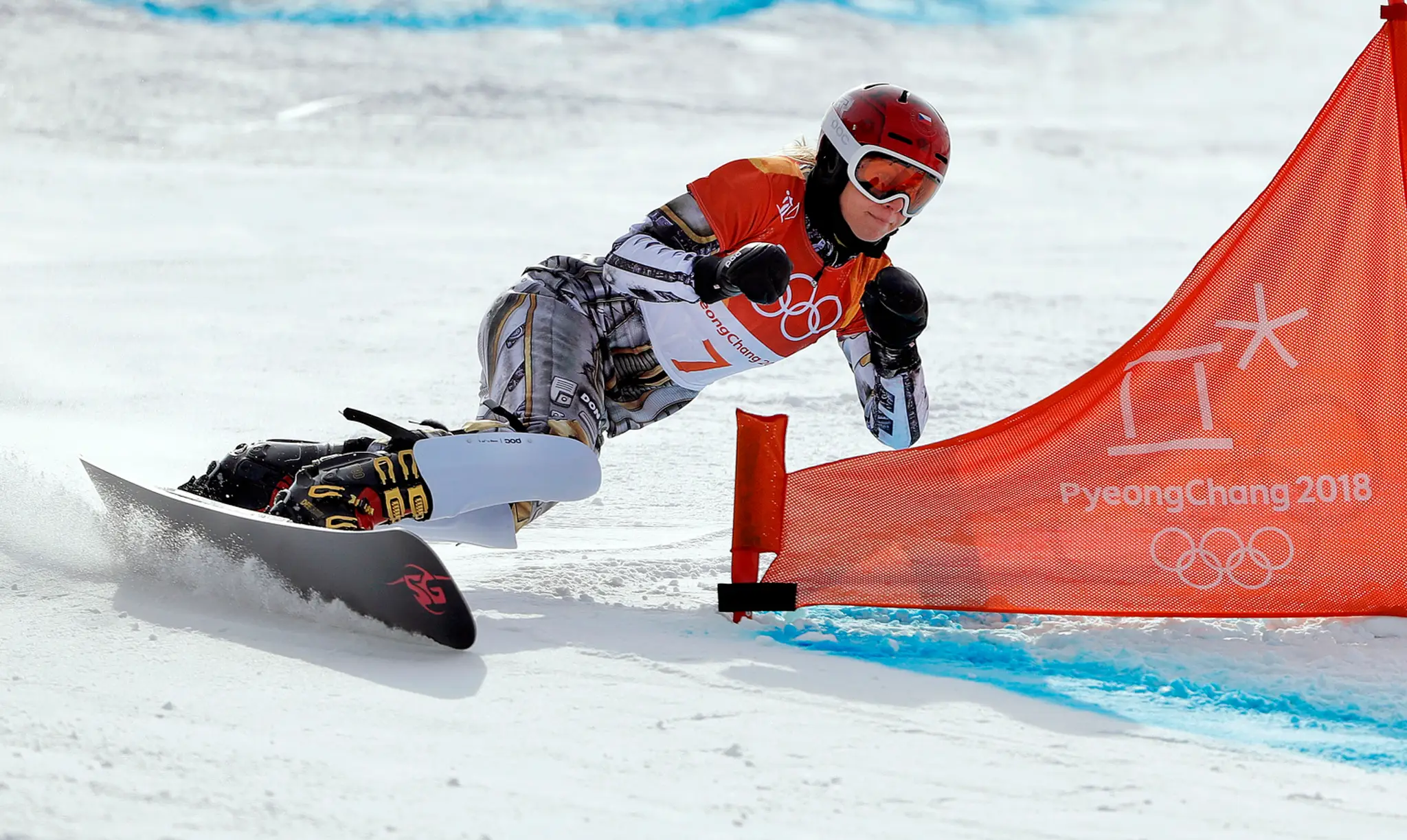 Česká snoubordistka Ester Ledecká počas kvalifikácie paralelného slalomu na ZOH 2018.