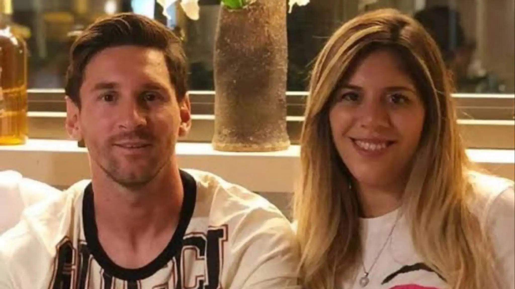 Lionel Messi so sestrou. (cropped)