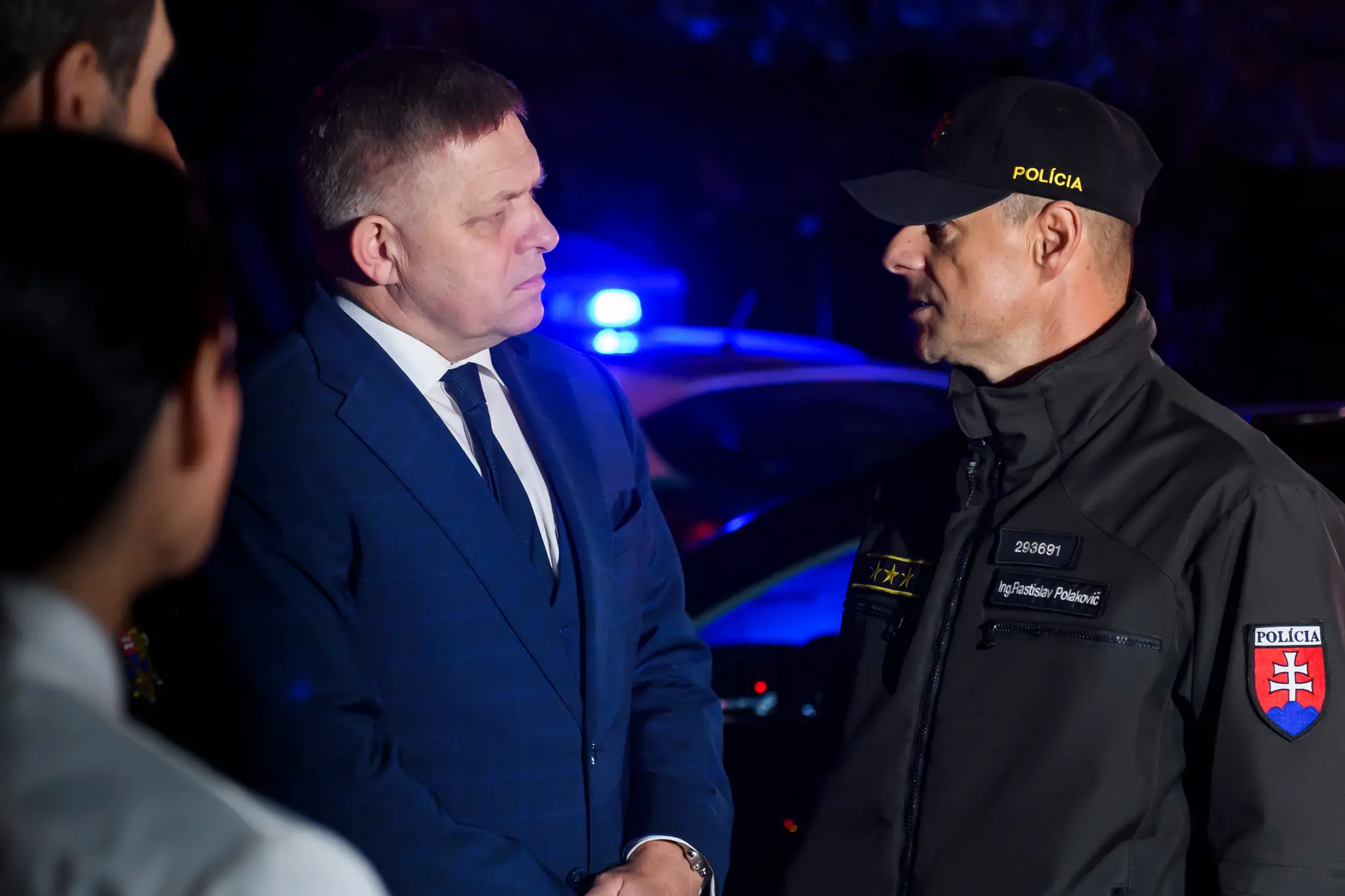 Na snímke zľava predseda vlády SR Robert Fico (SMER-SD) a dočasne poverený vykonávaním funkcie prezidenta PZ Rastislav Polakovič.