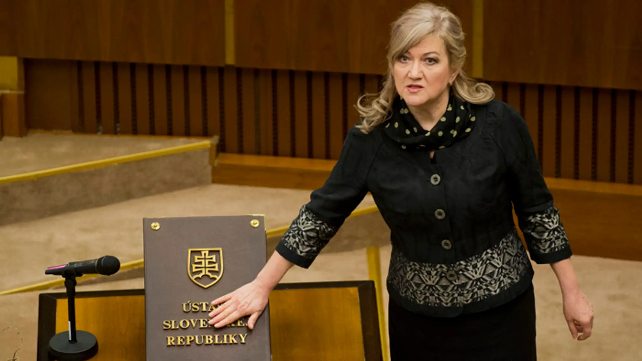 Náhradníčka Oľga Nachtmanová (Smer-SD) skladá poslanecký sľub.