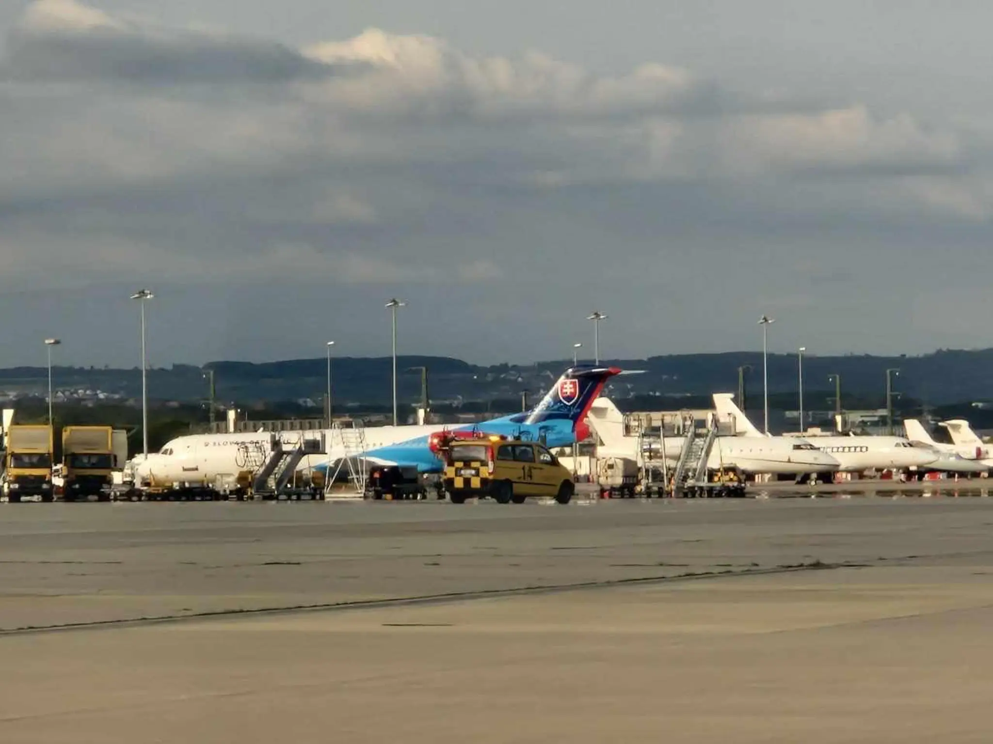 Slovenský vládny špeciál parkoval na letisku v Stuttgarte. 