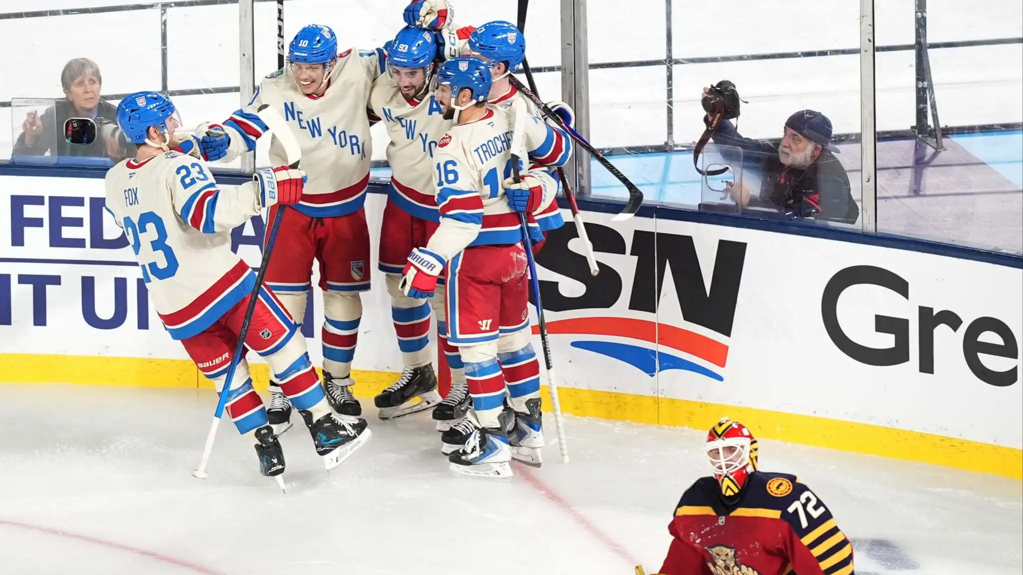 Hokejisti New Yorku Rangers ovládli Winter Classic. (cropped)
