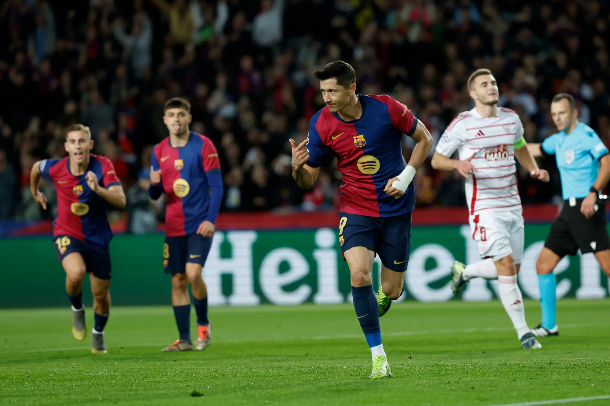 Bomber Robert Lewandowski.