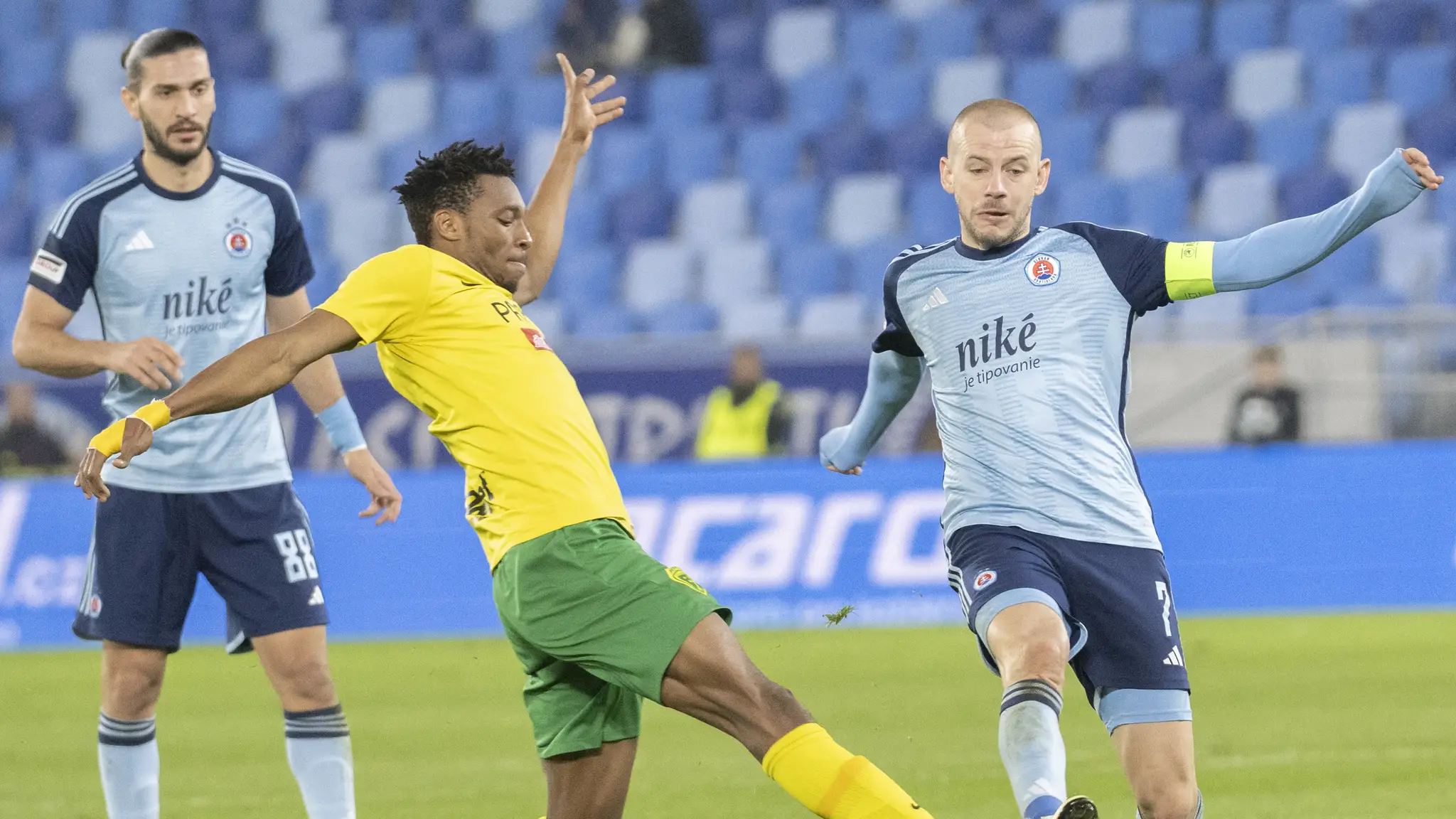 Xavier Adang v súboji s Vladimírom Weissom ml.