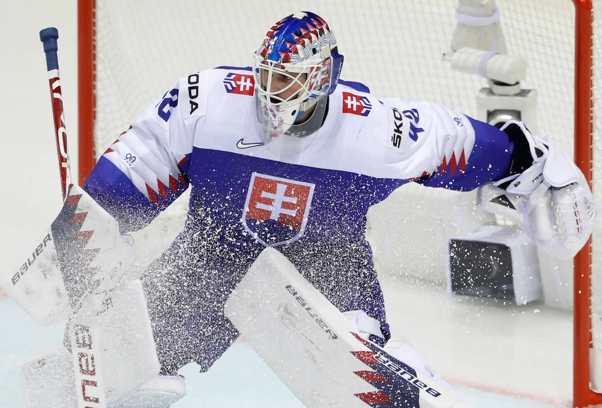 Americký brankár Cory Schneider reaguje v zápase so Slovenskom na MS 2019.