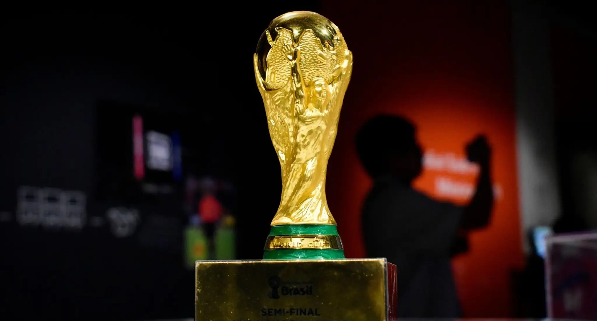 Aj nová trofej pre víťaza mundialu je nádherná. No fascinujúci príbeh môže svojej staršej sestre len závidieť.