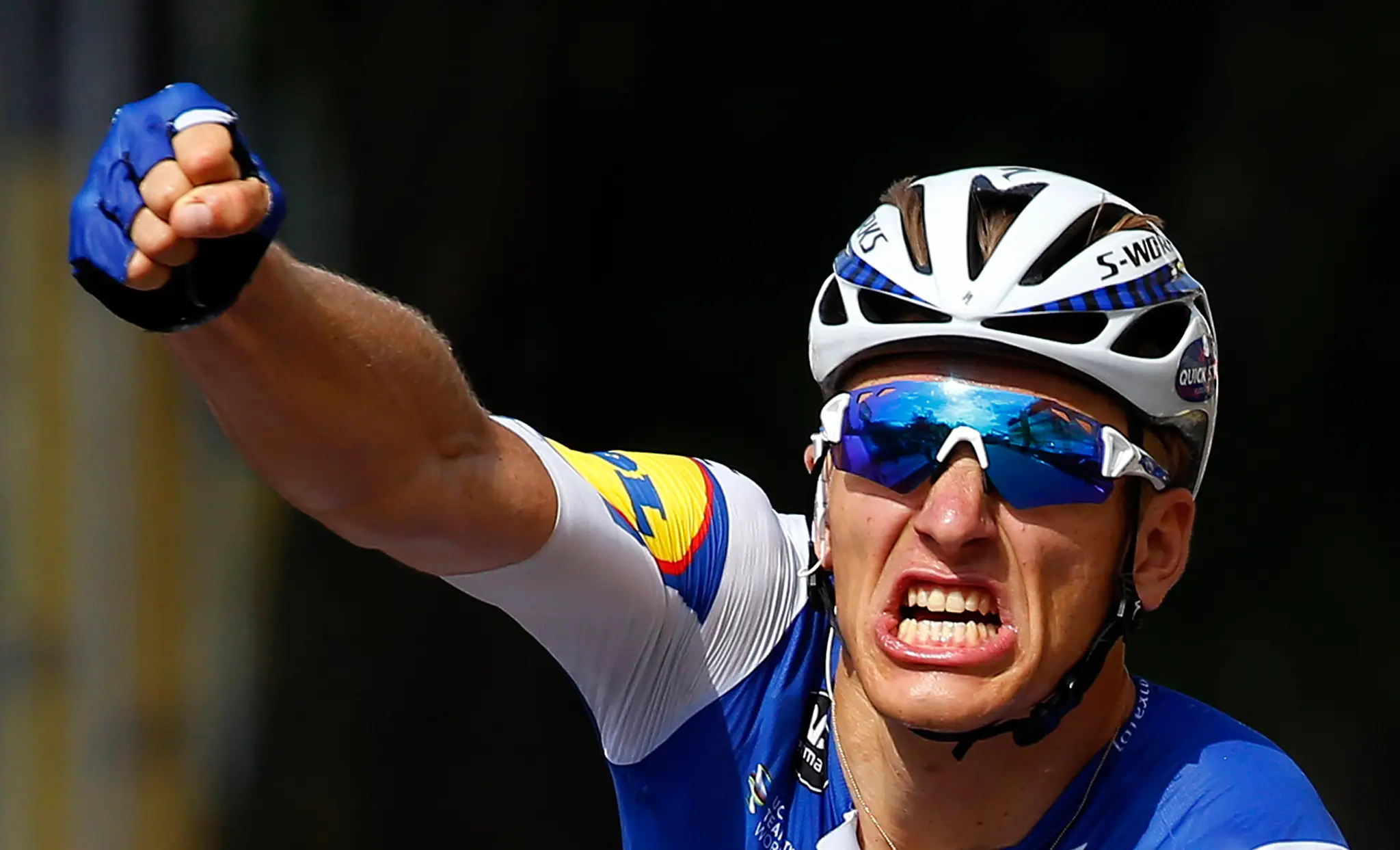 Nemecký cyklista Marcel Kittel (Quick-Step) oslavuje víťazstvo v šiestej etape Tour de France.