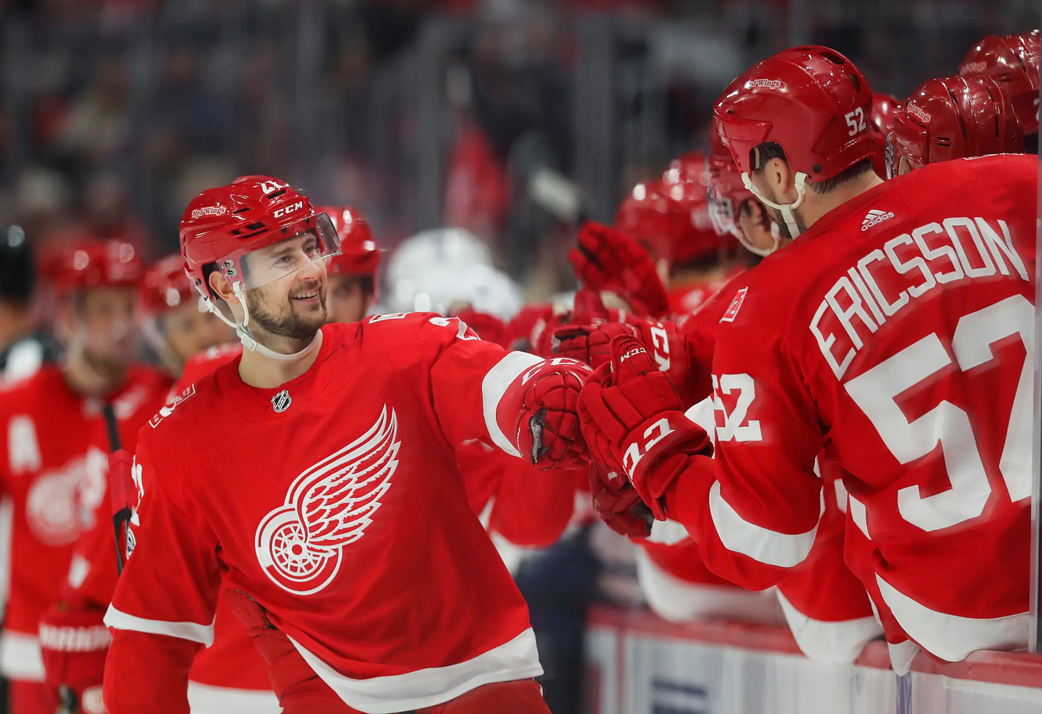 Slovenský hráč Detroitu Red Wings Tomáš Tatar (vľavo).