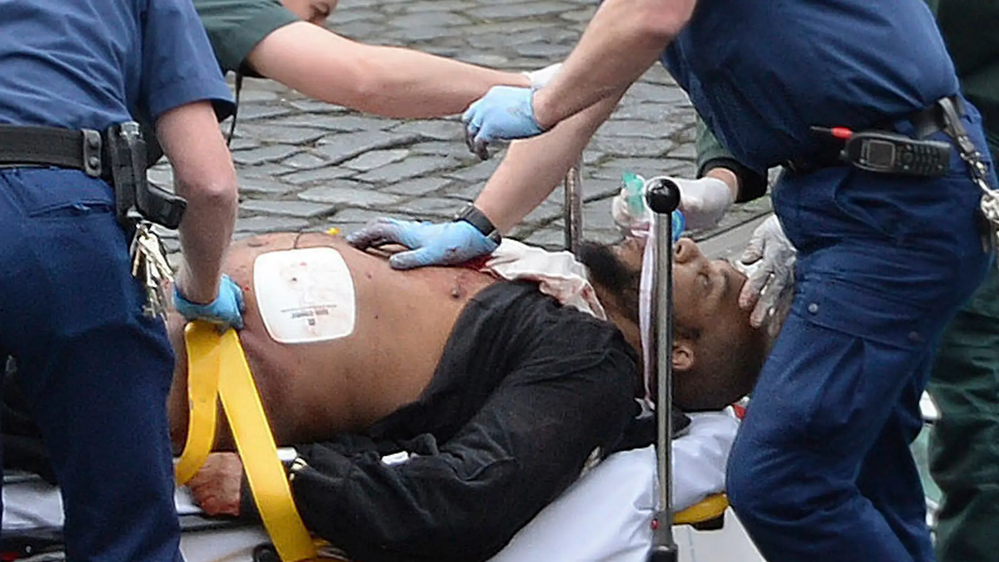 Na snímke útočník Khalid Masood počas ošetrenia.
