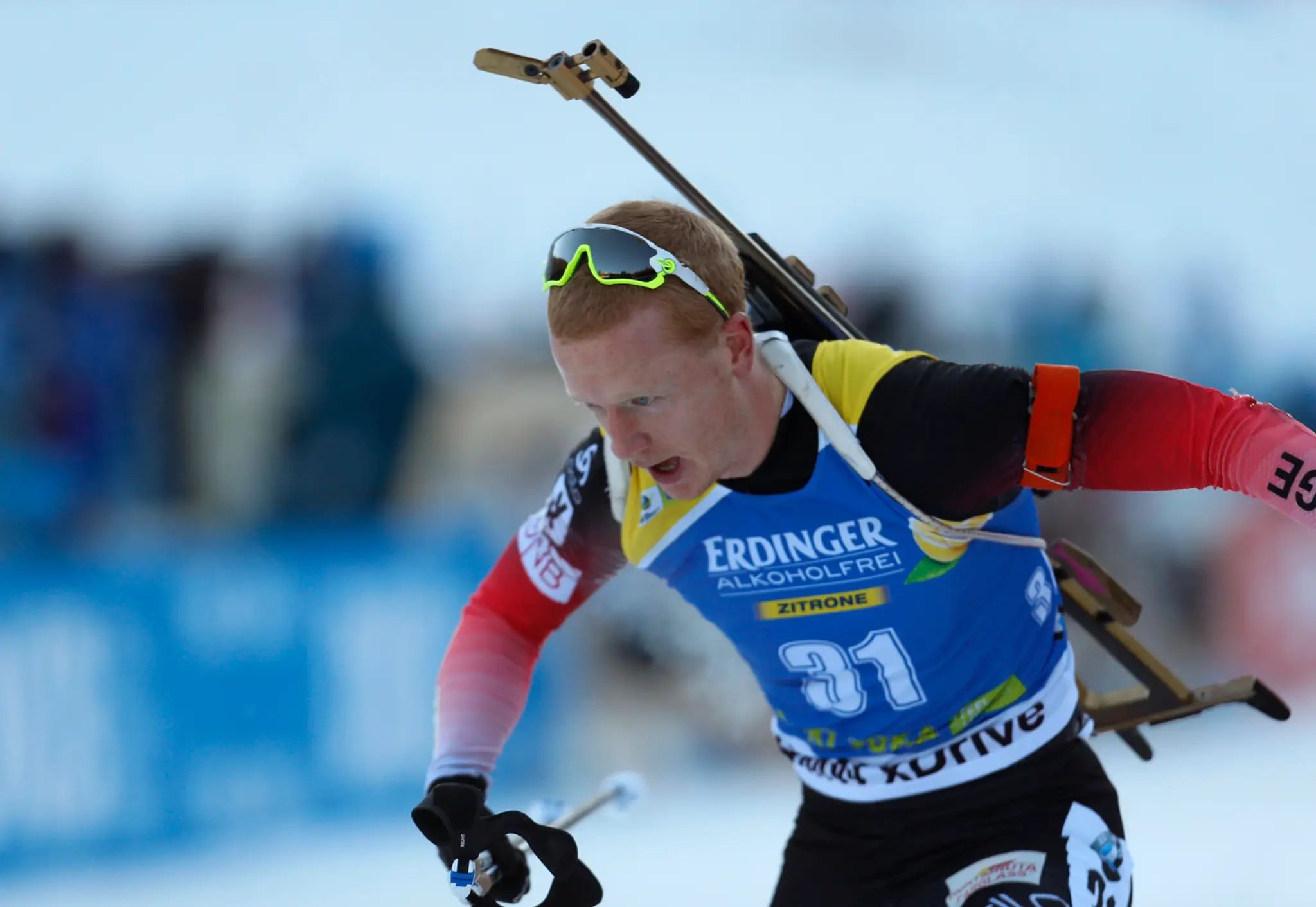 Biatlonista Johannes Thingnes Bö v šprinte v Pokljuke.