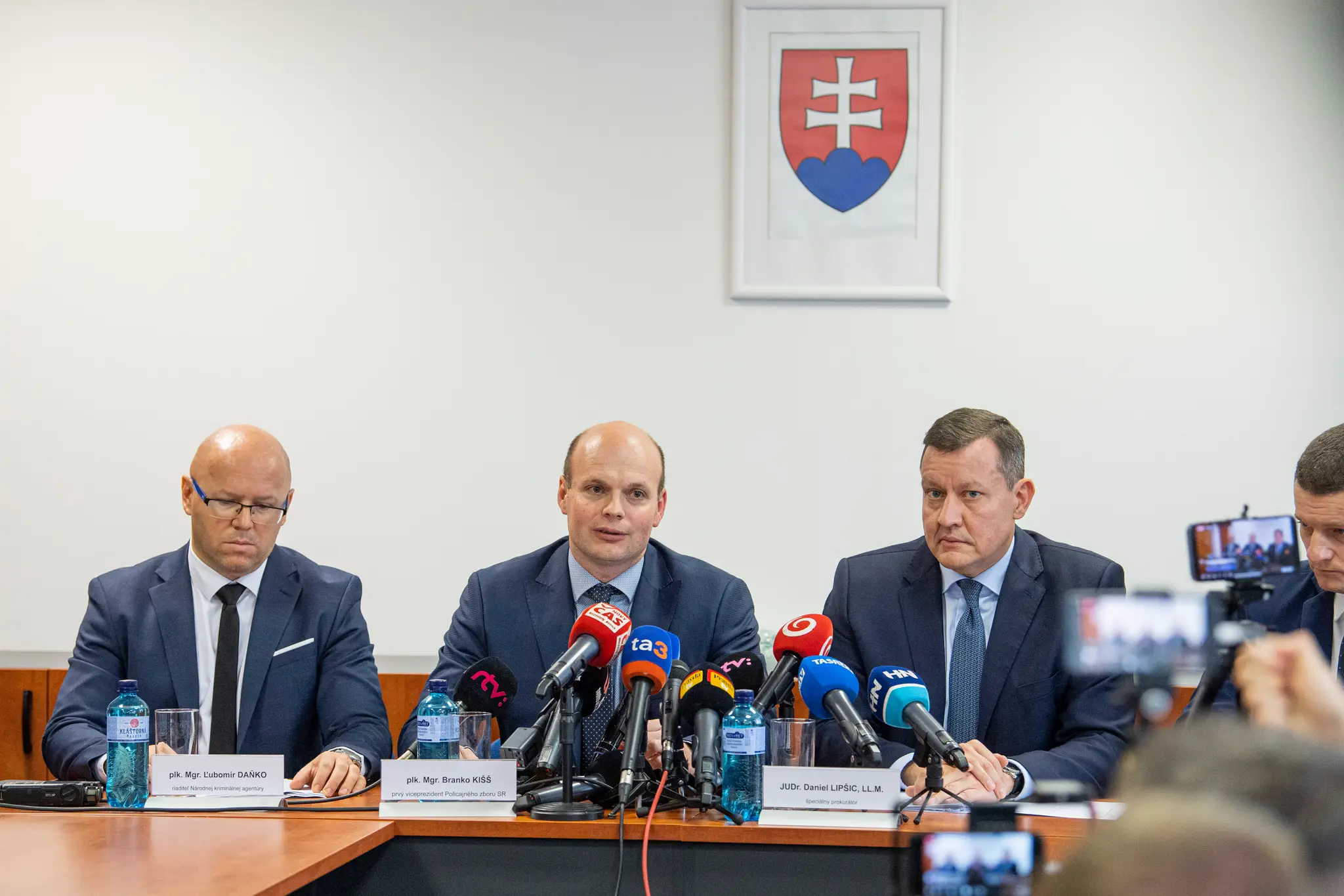 Prvý viceprezident Policajného zboru SR Branko Kišš, riaditeľ Národnej kriminálnej agentúry Ľubomír Daňko a špeciálny prokurátor Daniel Lipšic 
