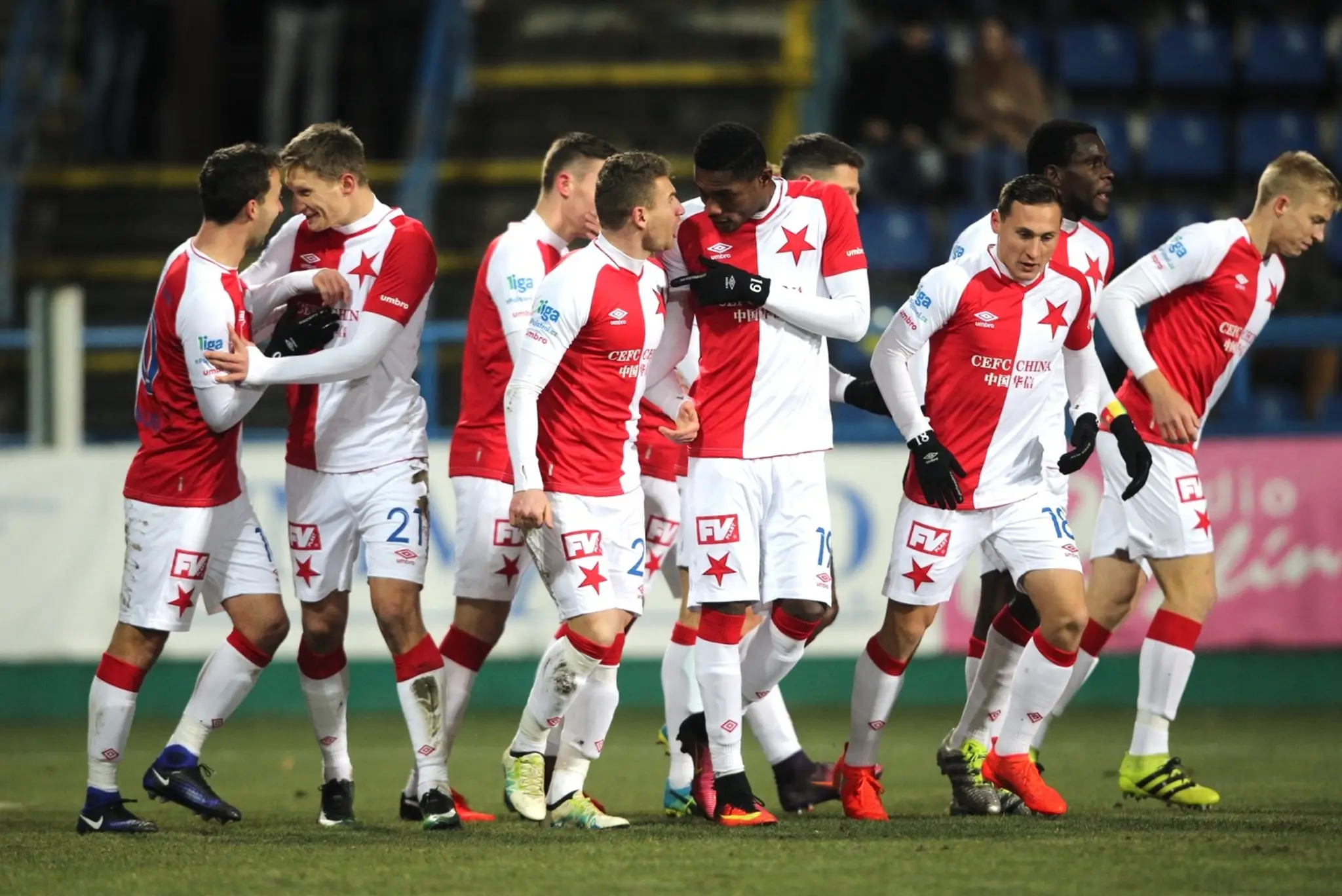 Hráči Slavie Praha na archívnej snímke.