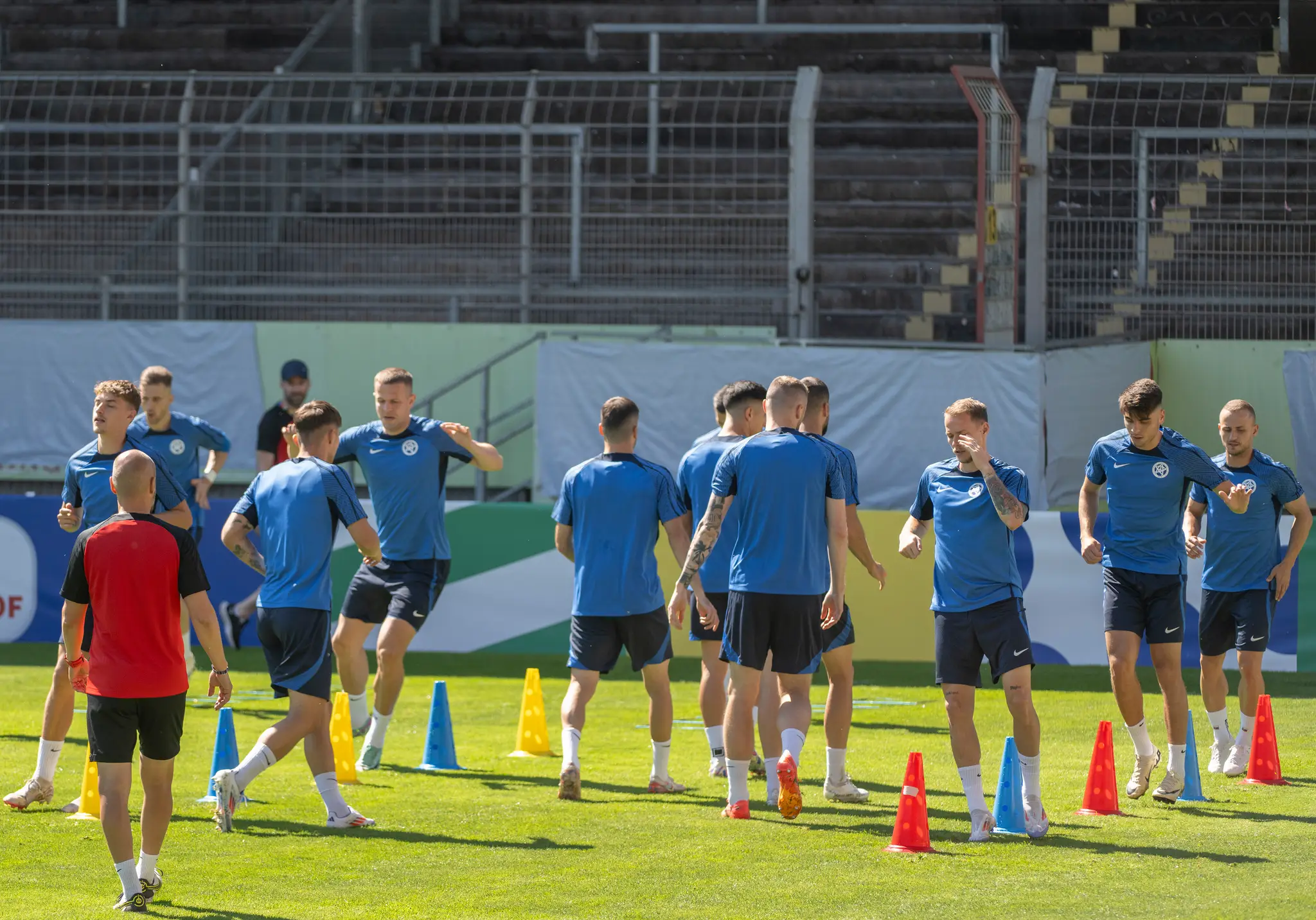 Na snímke slovenskí futbaloví reprezentanti počas oficiálneho tréningu slovenskej futbalovej reprezentácie.