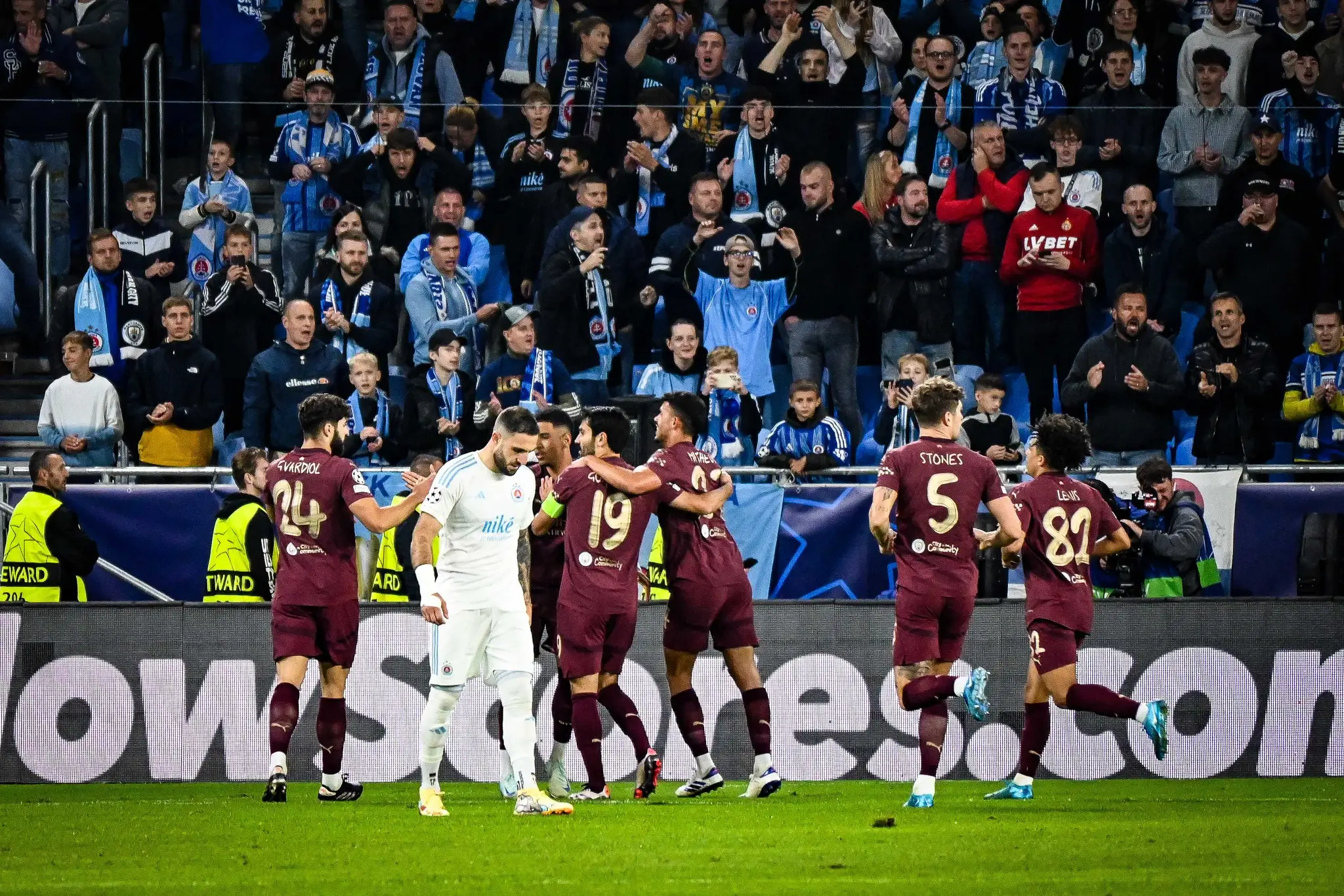 Manchester City vyhráva po polčase nad Slovanom.