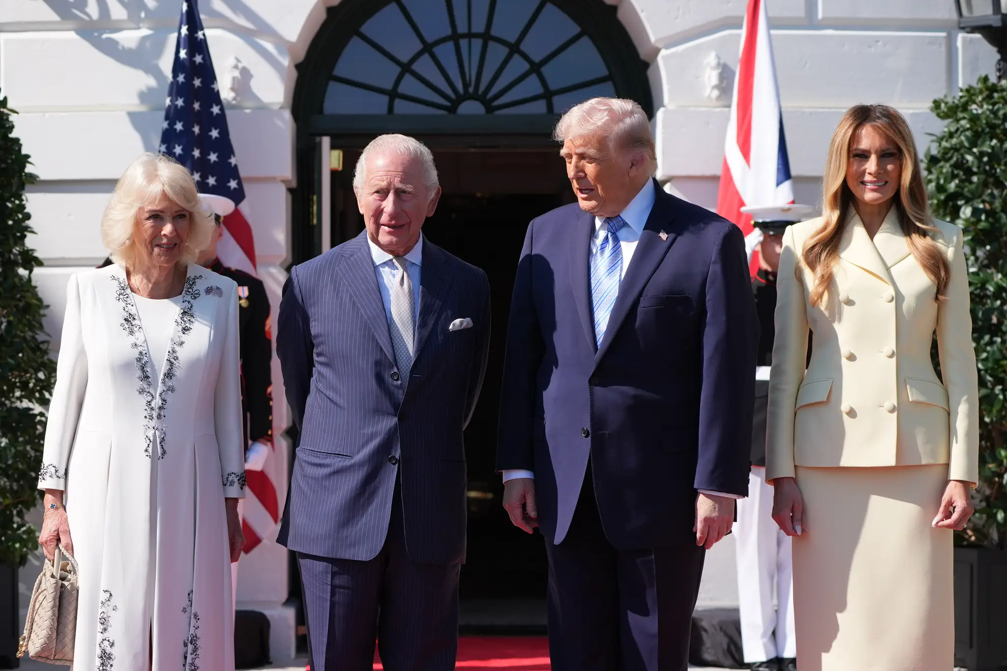 Kráľ Karol III.  s manželkou Kamilou na návšteve v USA.