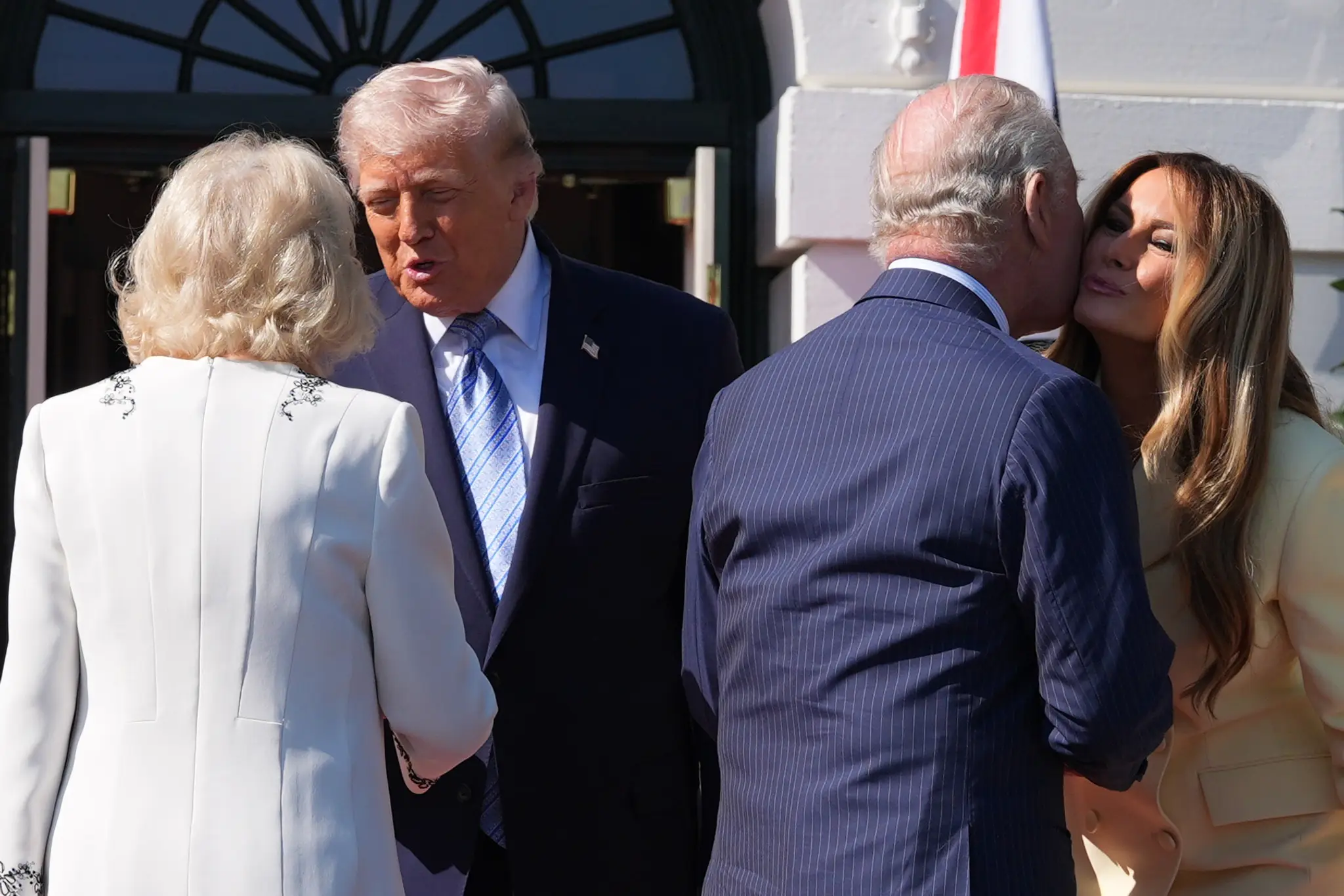 Kráľ Karol III.  s manželkou Kamilou na návšteve v USA.