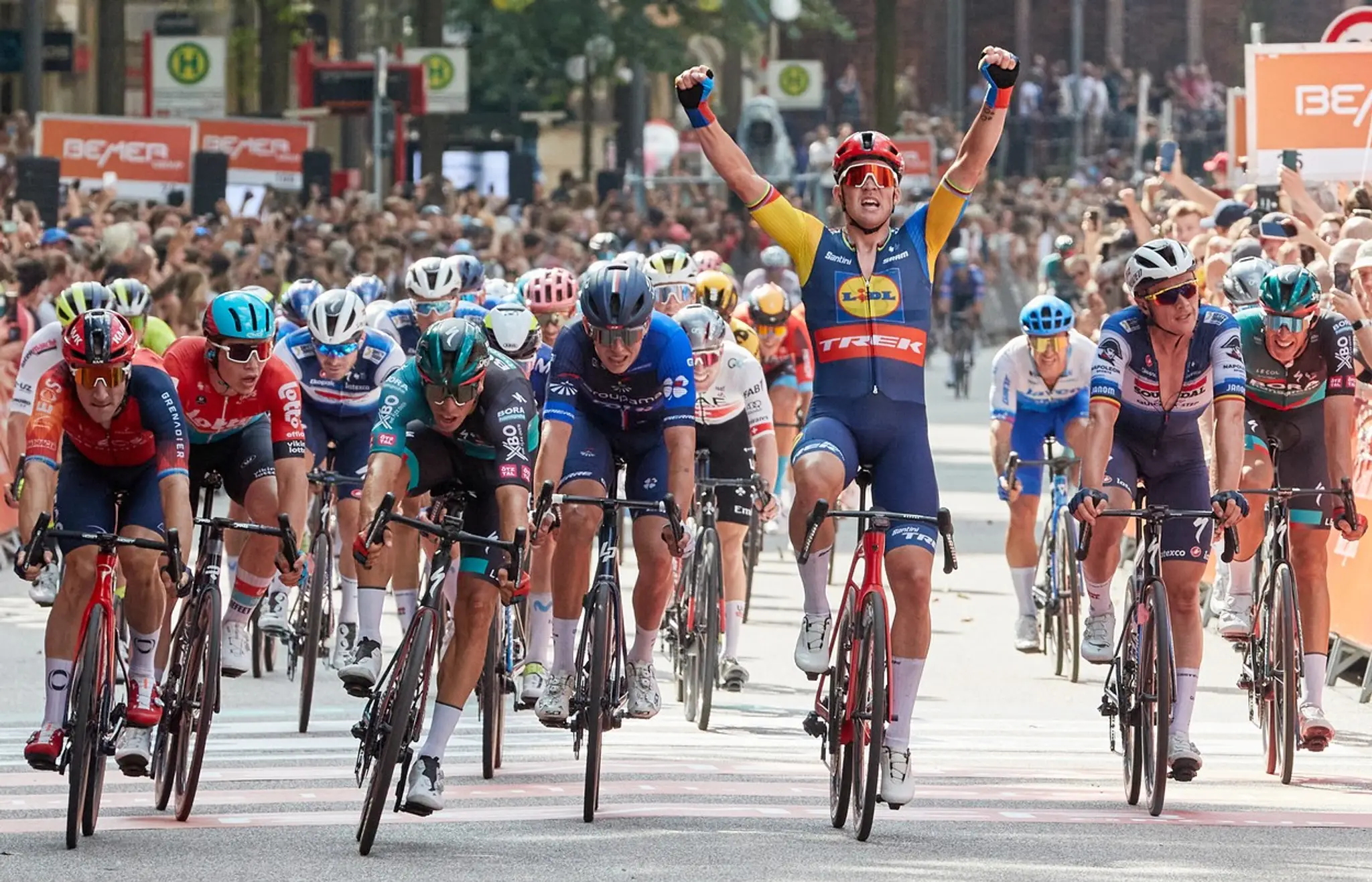 Mads Pedersen víťazí na BEMER Cyclassics 2023