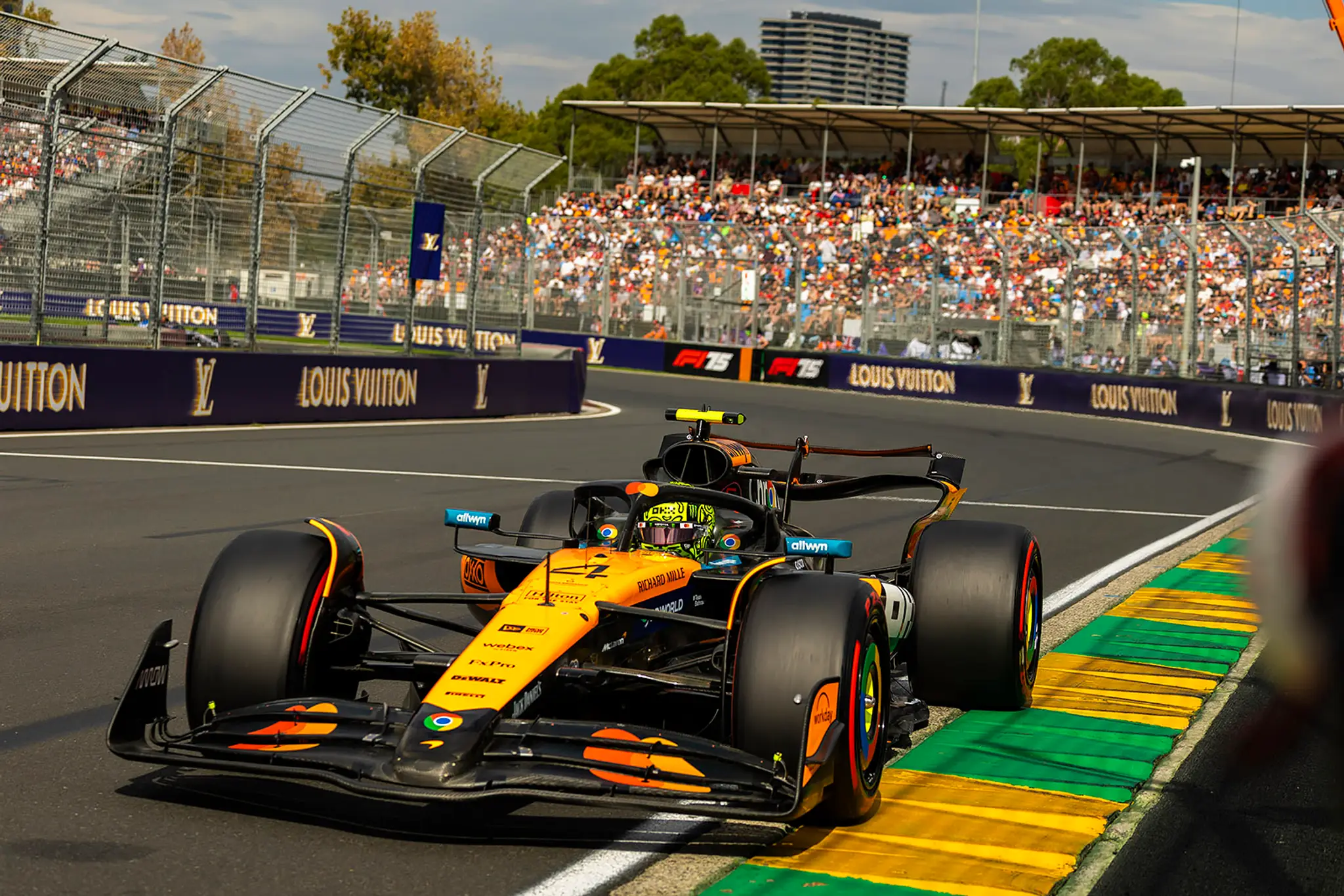 Na tréningoch pred VC Bahrajnu triumfy Norrisa a Piastriho. Verstappen sa ani neukázal