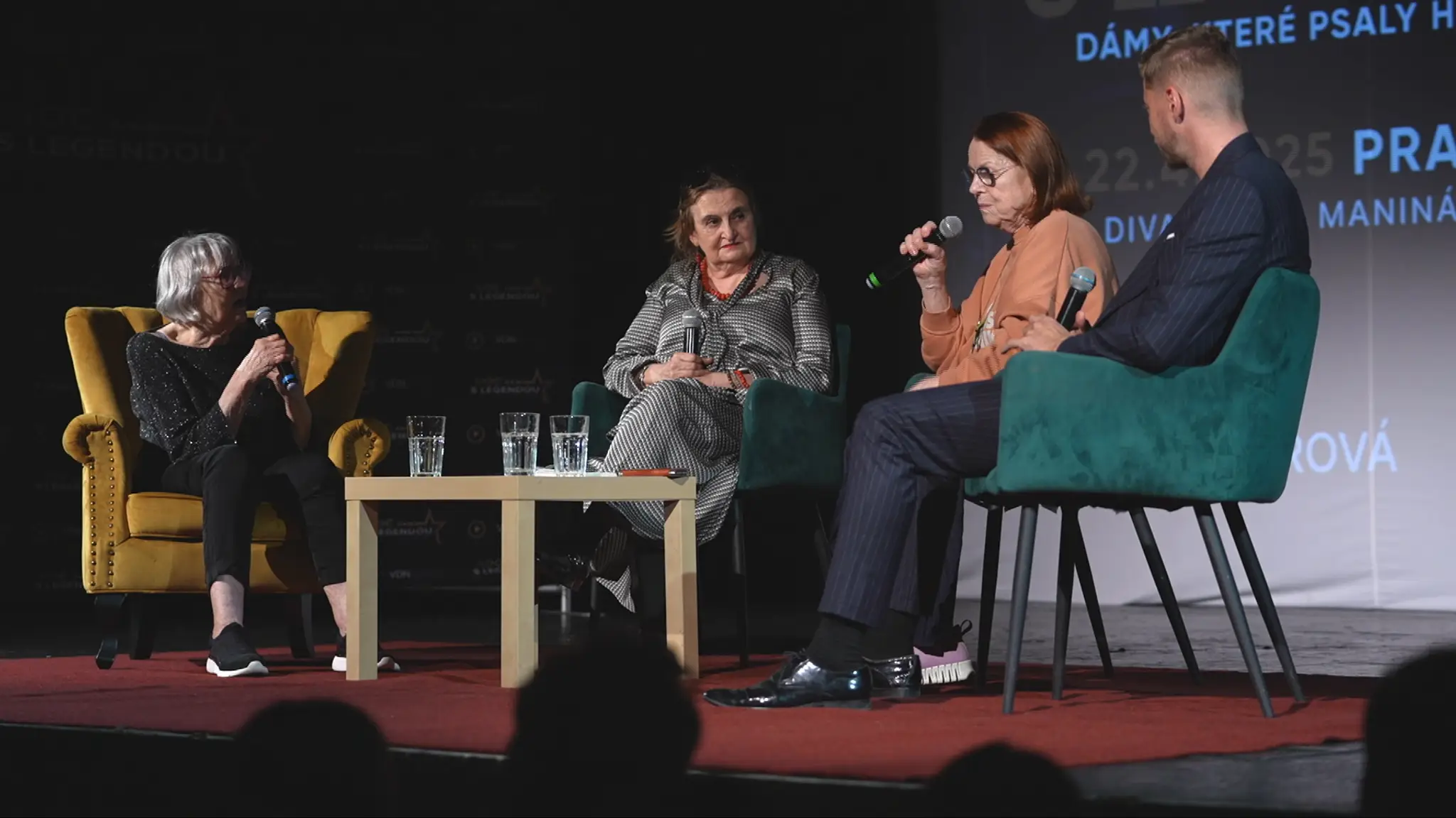 Praha - Noc s legendou. Marta Kubišová, Iva Janžurová a Eva Holubová.