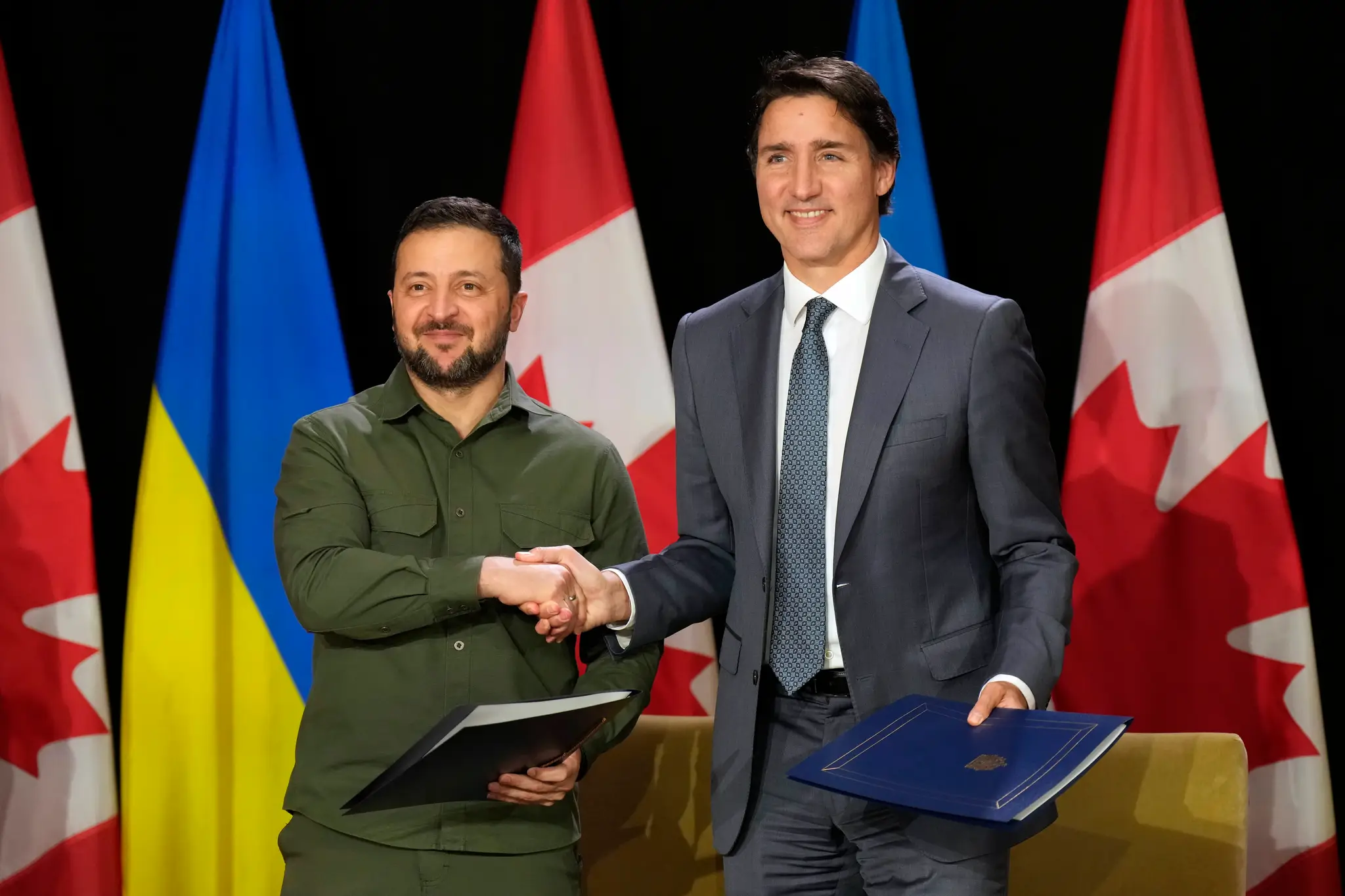 Ukrajinský prezident Volodymyr Zelenskyj a kanadský premiér Justin Trudeau. 
