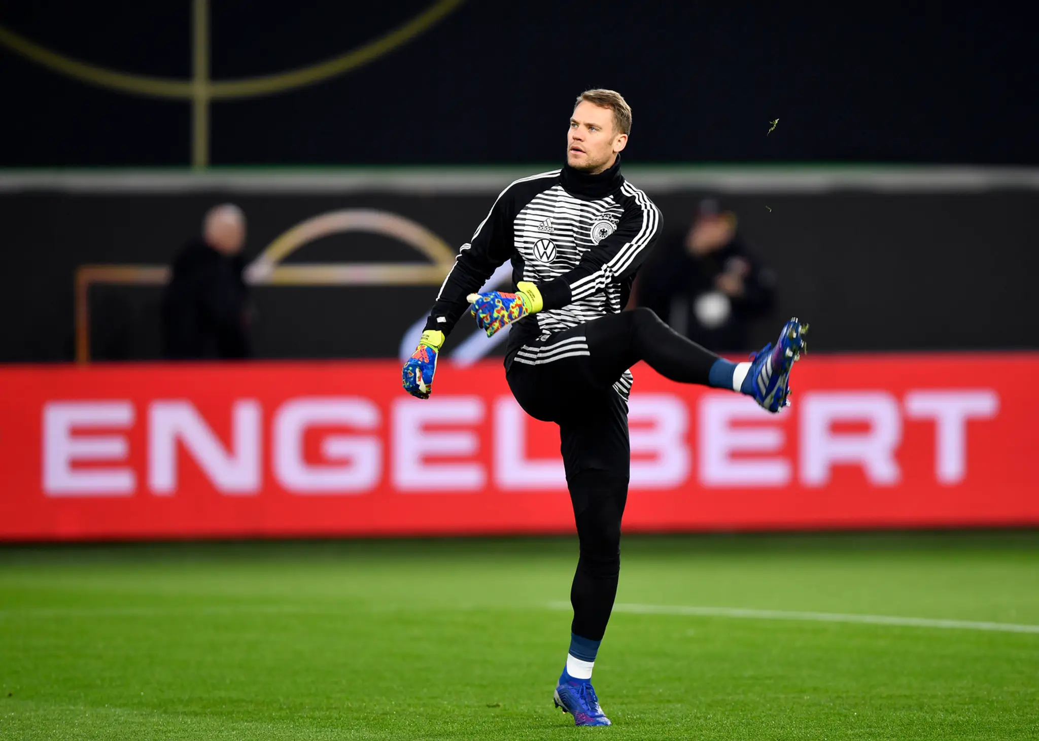 Nemec Marc-André ter Stegen pred prípravou proti Srbsku.