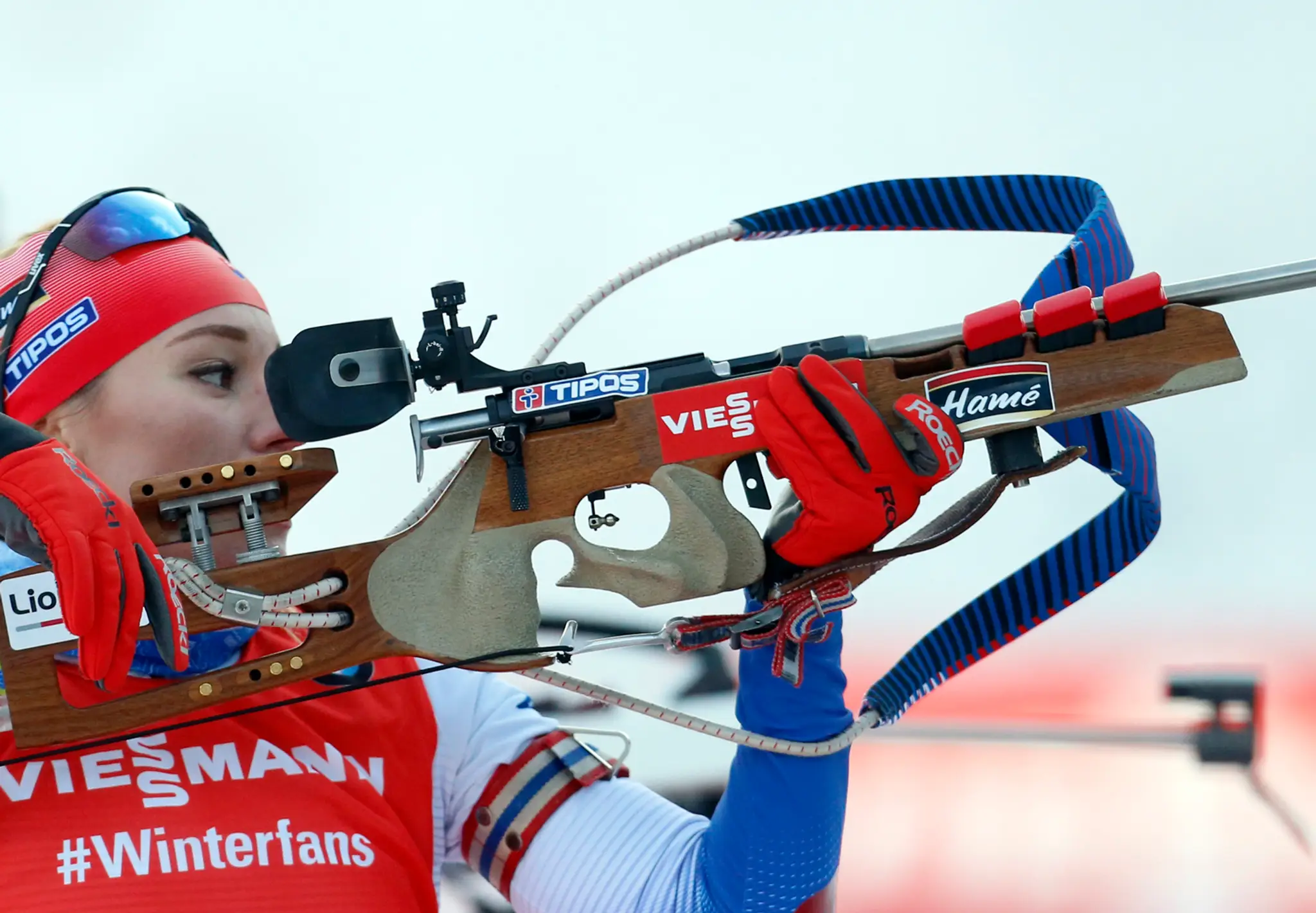 Paulina Fialková pri streľbe v Pokljuke.