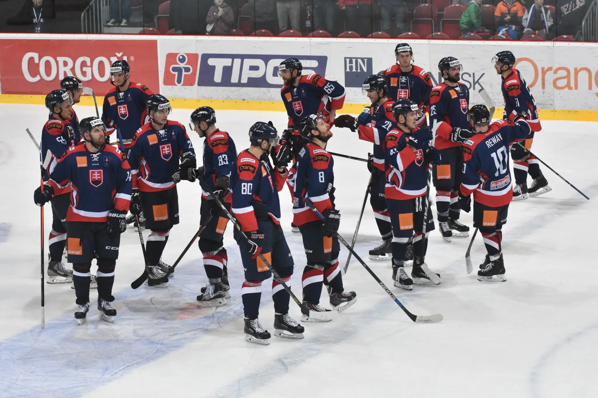 Slovenskí reprezentanti sa radujú z výhry 4:3 po predĺžení v prípravnom dueli proti Dánsku.