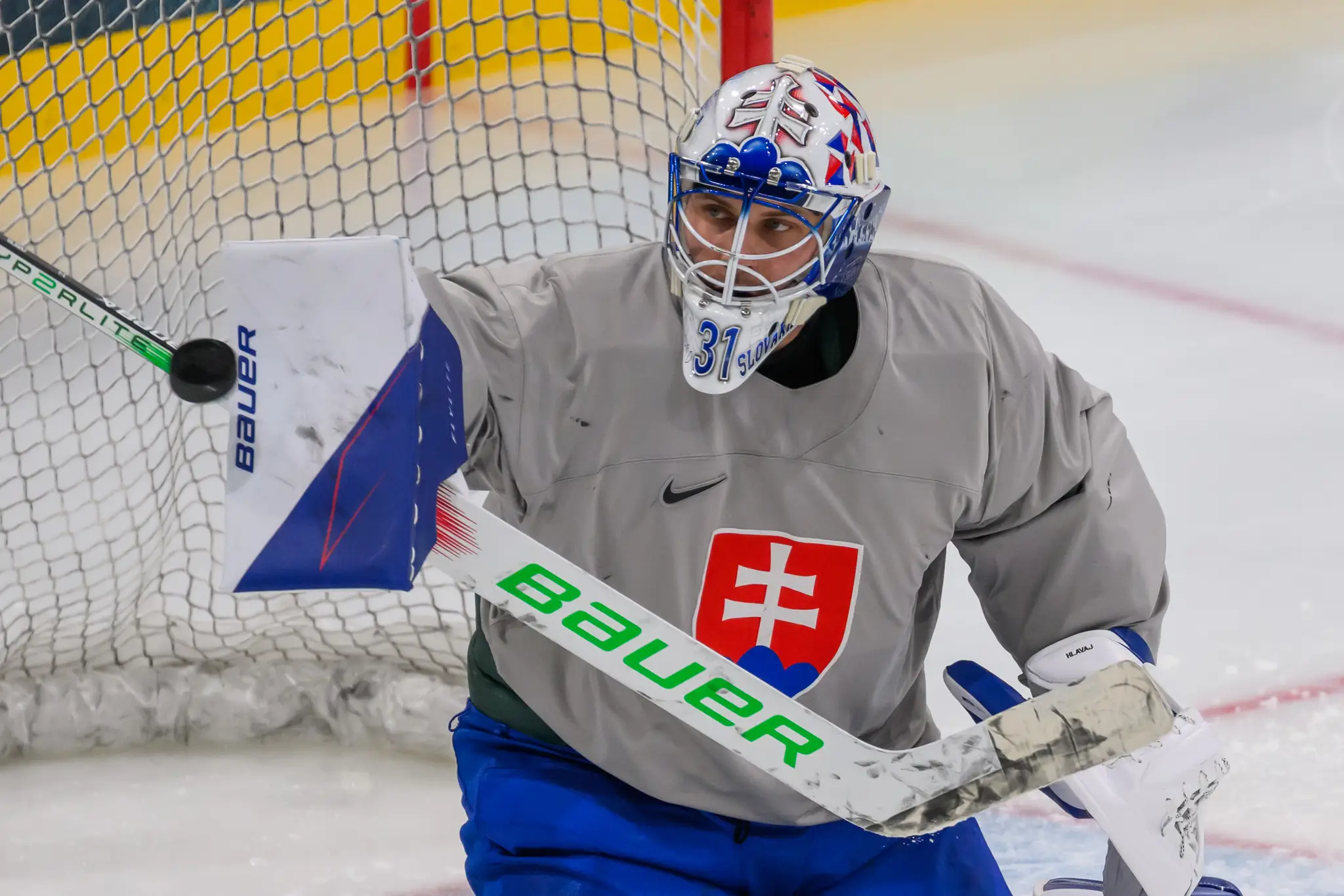 Na snímke Samuel Hlavaj počas tréningu slovenskej hokejovej reprezentácie.