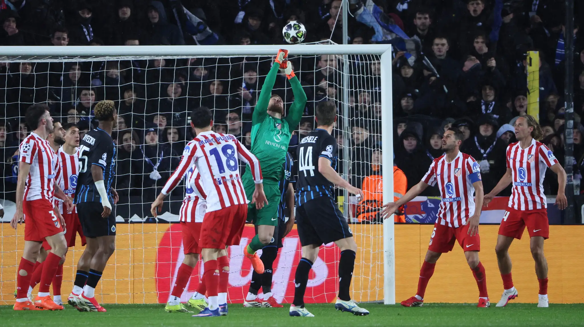 Atlético sa muselo uspokojiť s remízou.