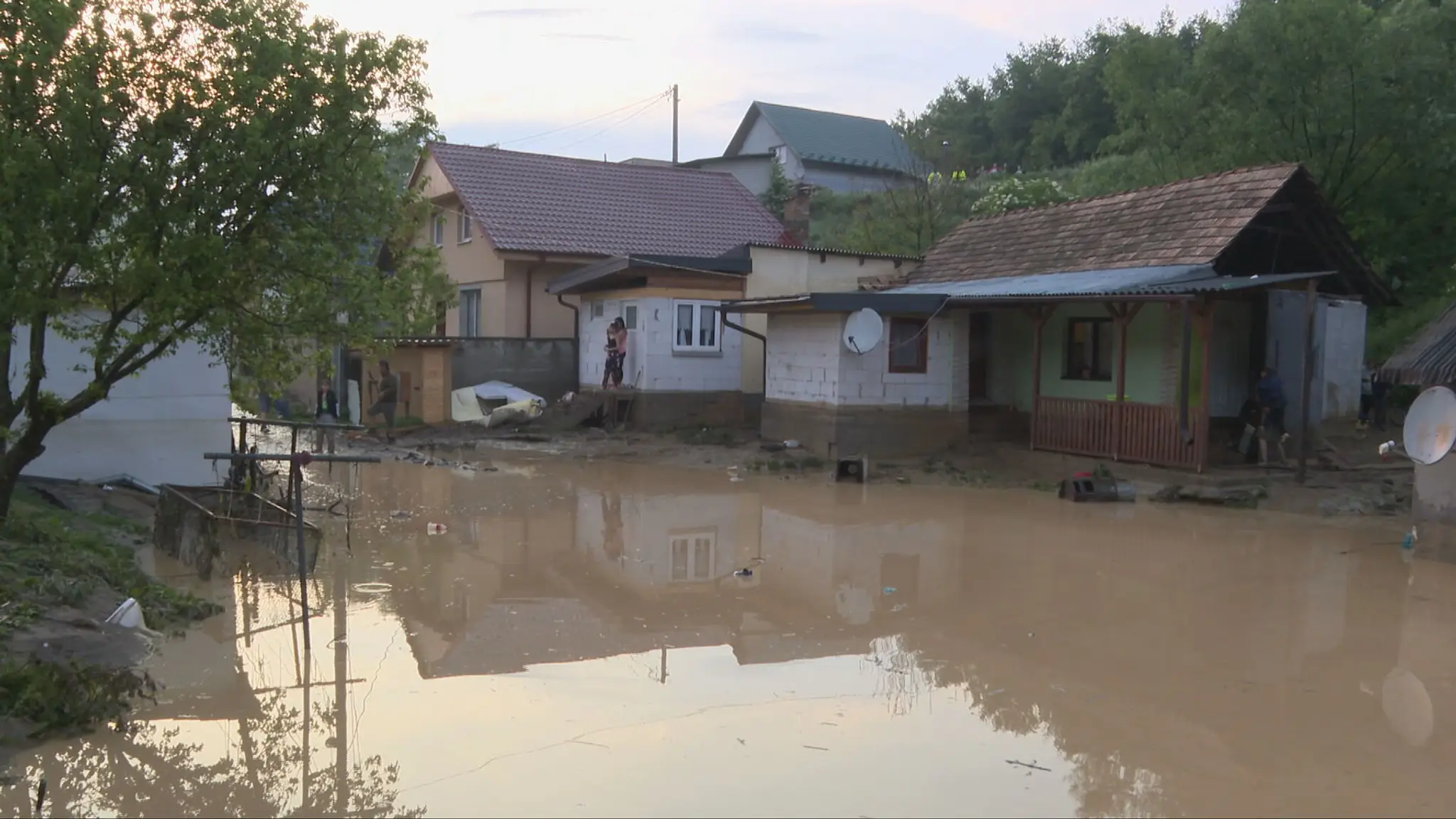 Ľudia pri Prešove stále bojujú so škodami z povodní