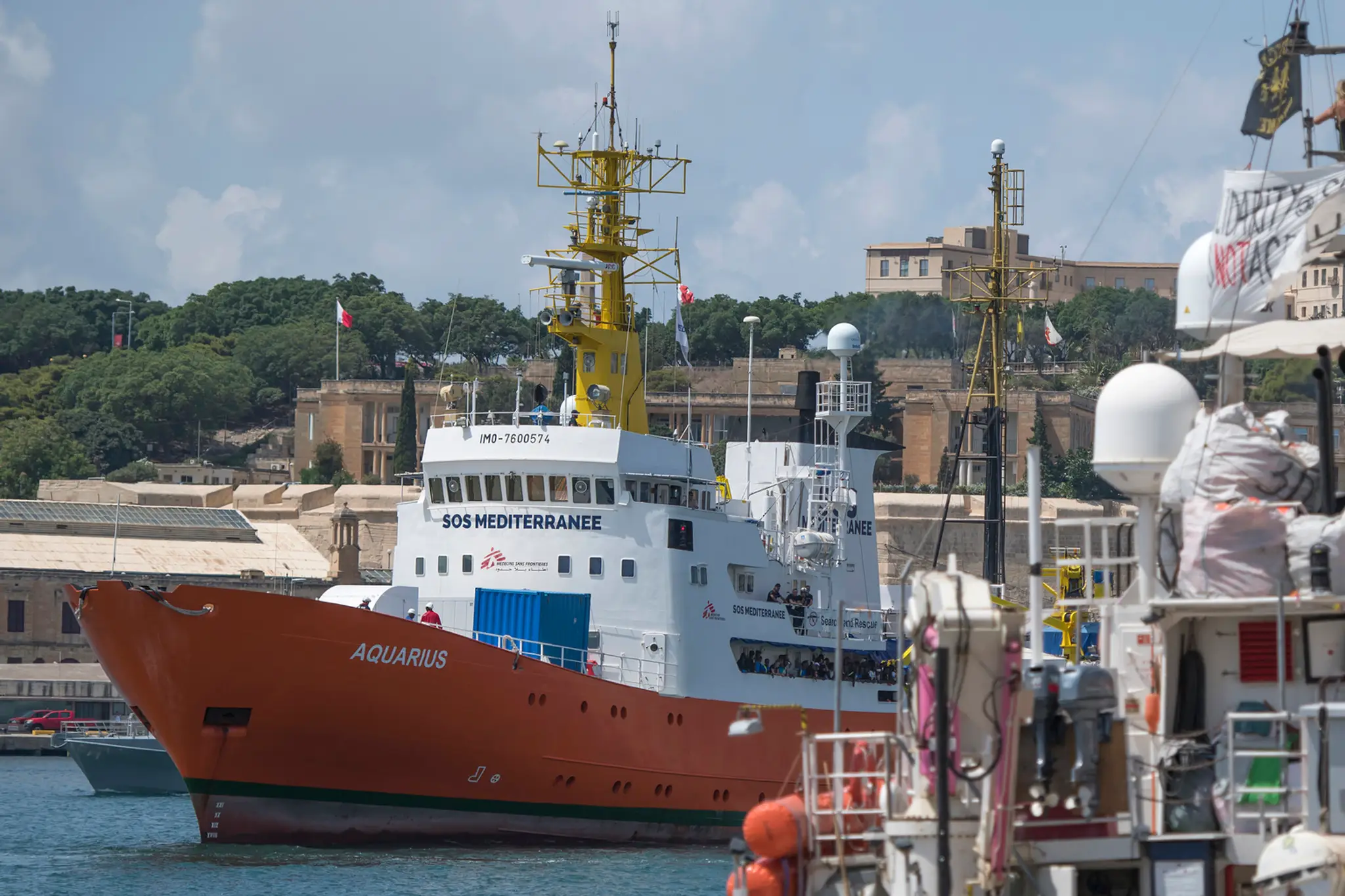Loď Aquarius, ktorá vozí migrantov do Európy 