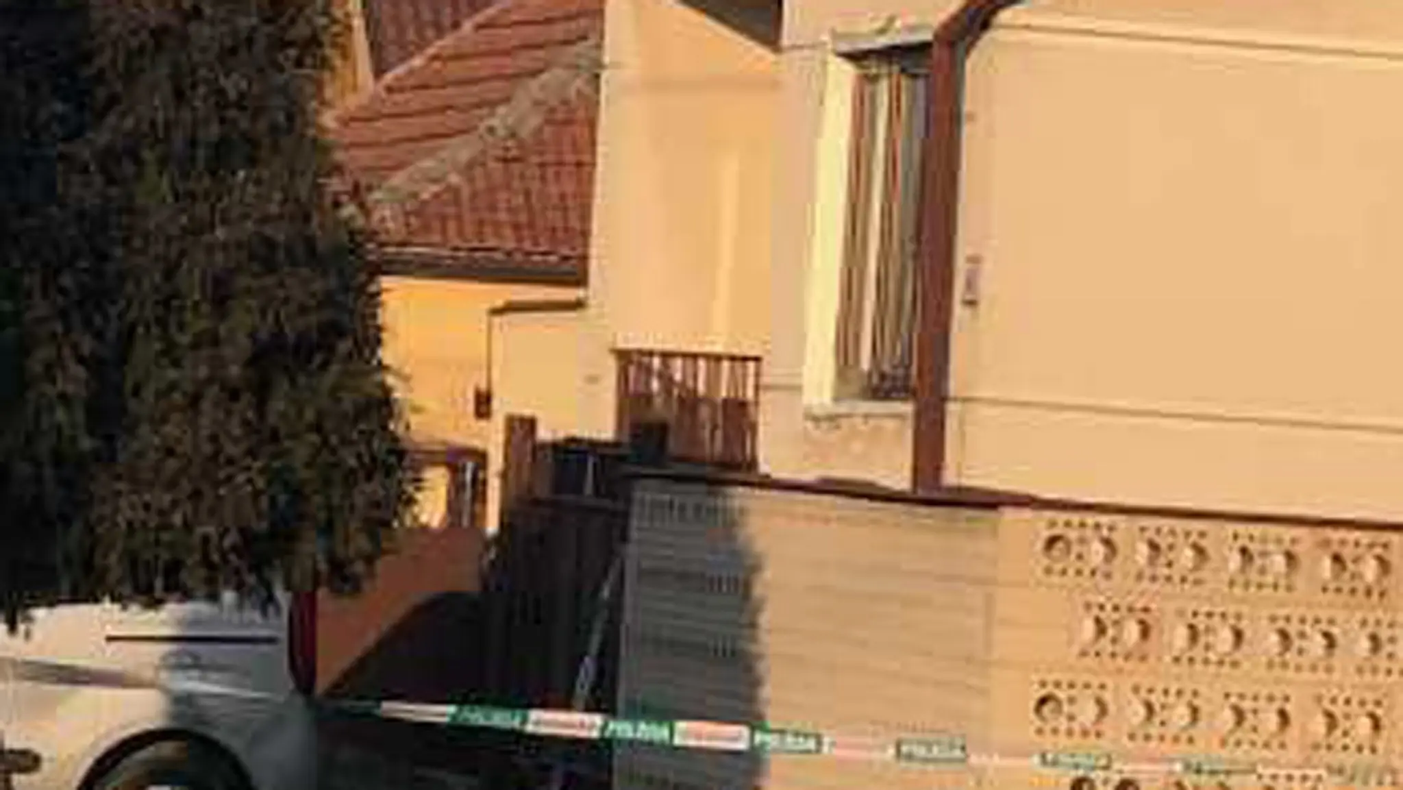 V rodinnom dome našli telo muža a ženy.