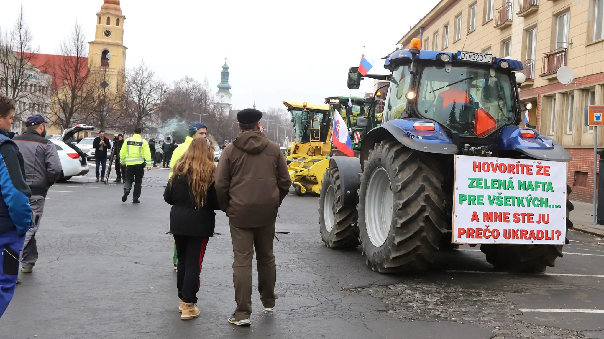 Slovenskí poľnohospodári protestujú.