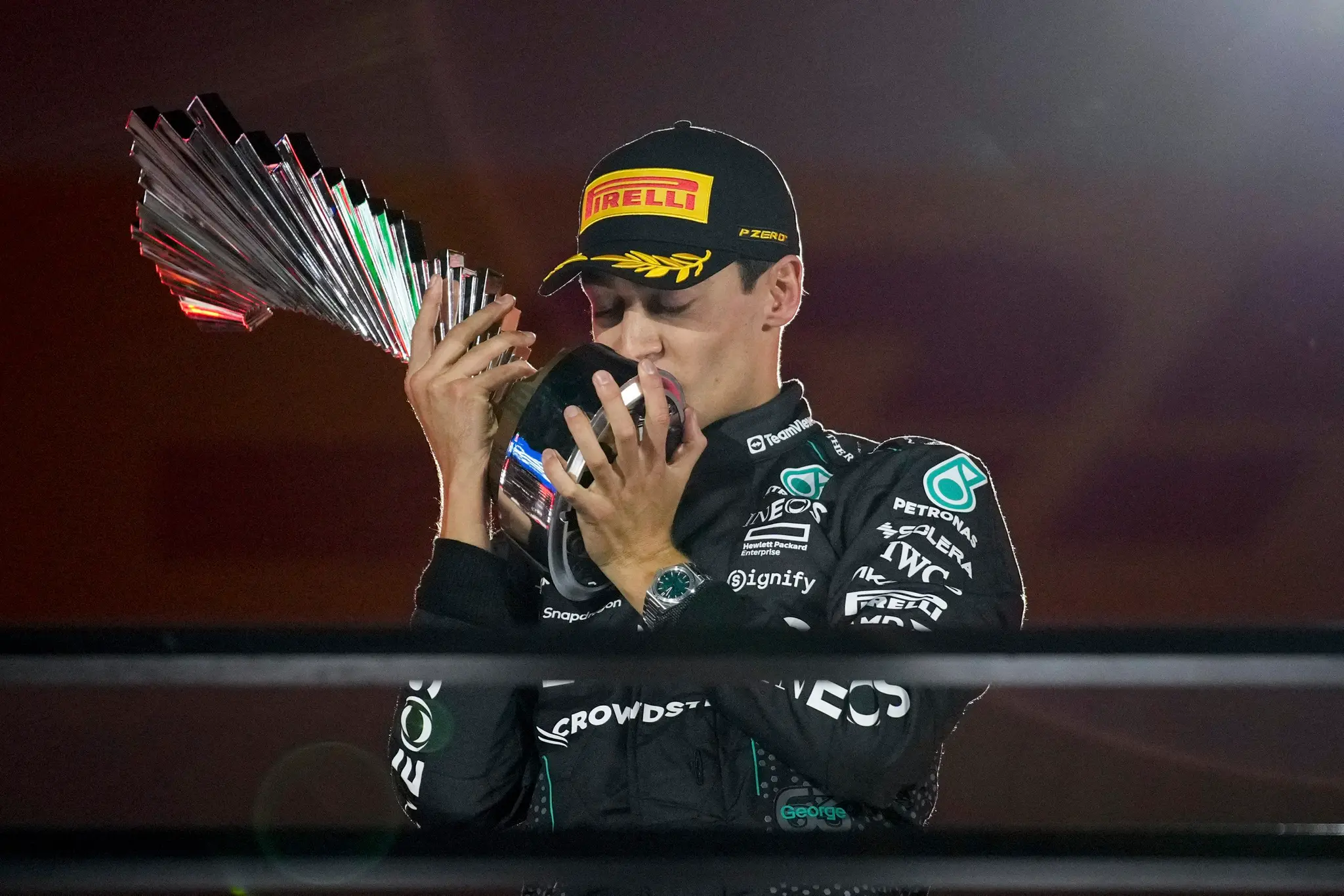 Holandský pretekár Max Verstappen na Red Bulle získal štvrtý titul vo F1