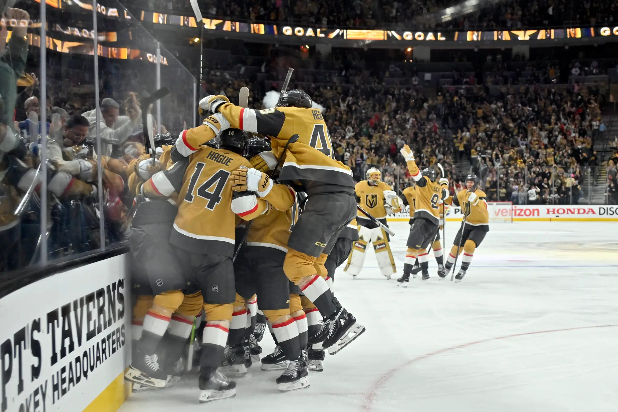 Radosť hokejistov Vegas Golden Knights.