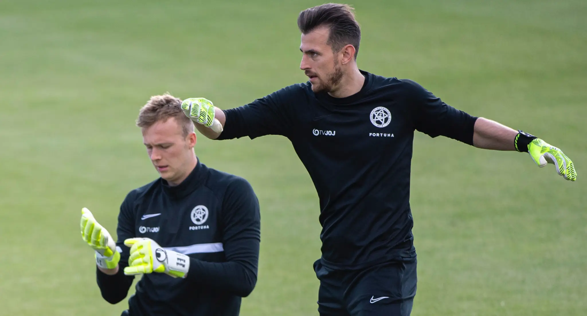 Marek Rodák a Martin Dúbravka na zraze slovenskej reprezentácie.