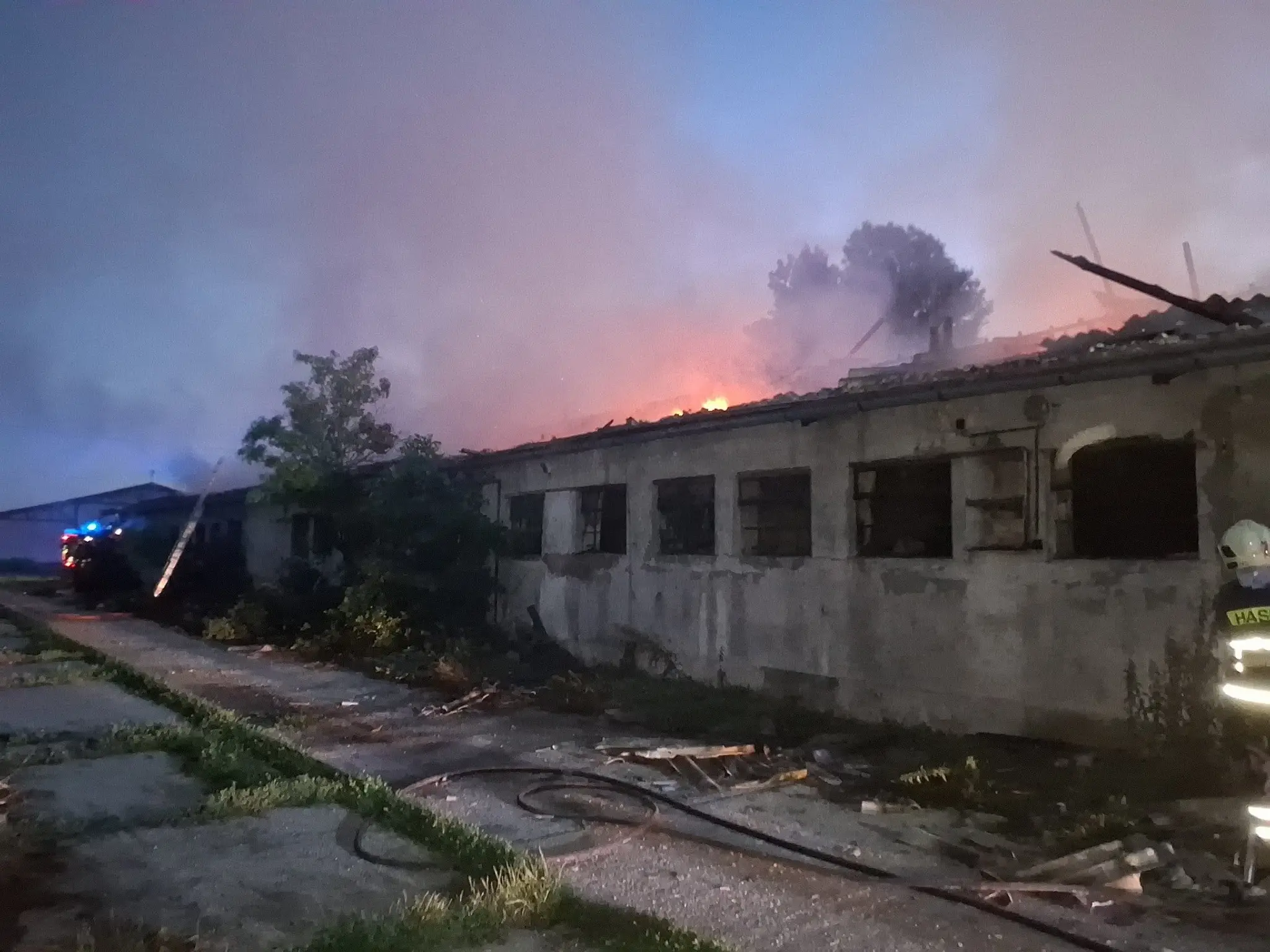 Nočný požiar pri Dunajskej Strede spôsobil škody za desaťtisíce eur.