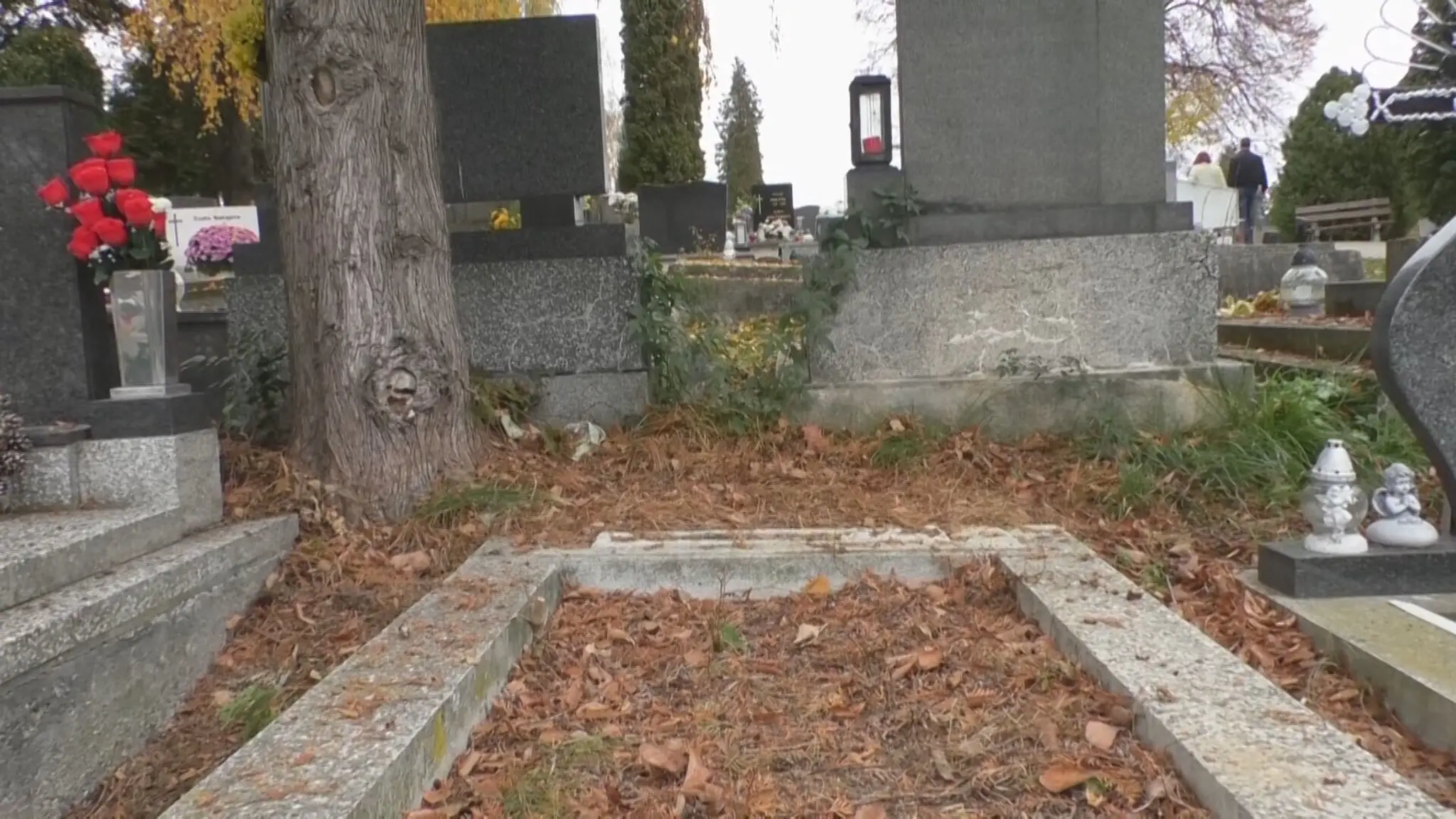 Opustené hroby.