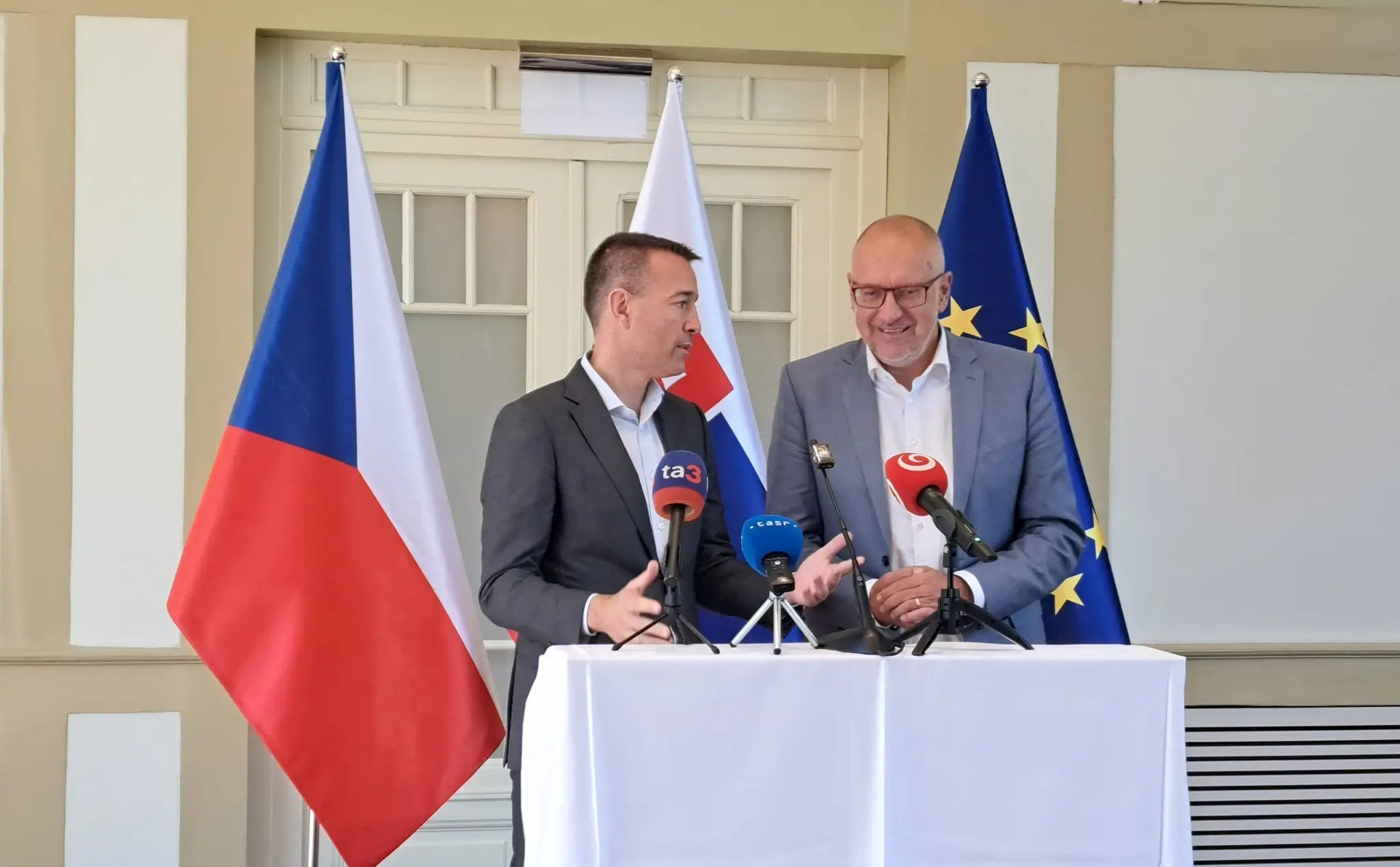 Sprava Mikuláš Bek a Tomáš Drucker.