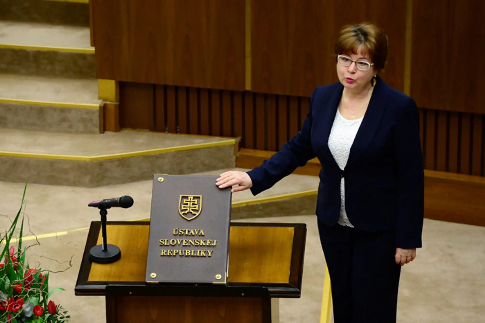 Natália Grausová (ĽSNS) skladá poslanecký sľub.