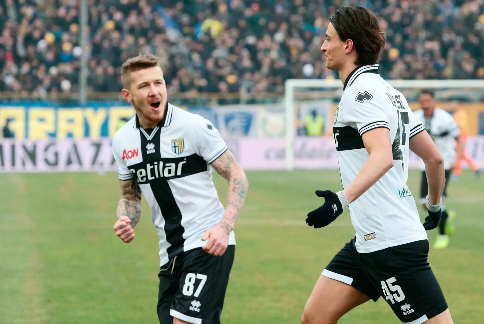 Roberto Inglese a Juraj Kucka z Parmy