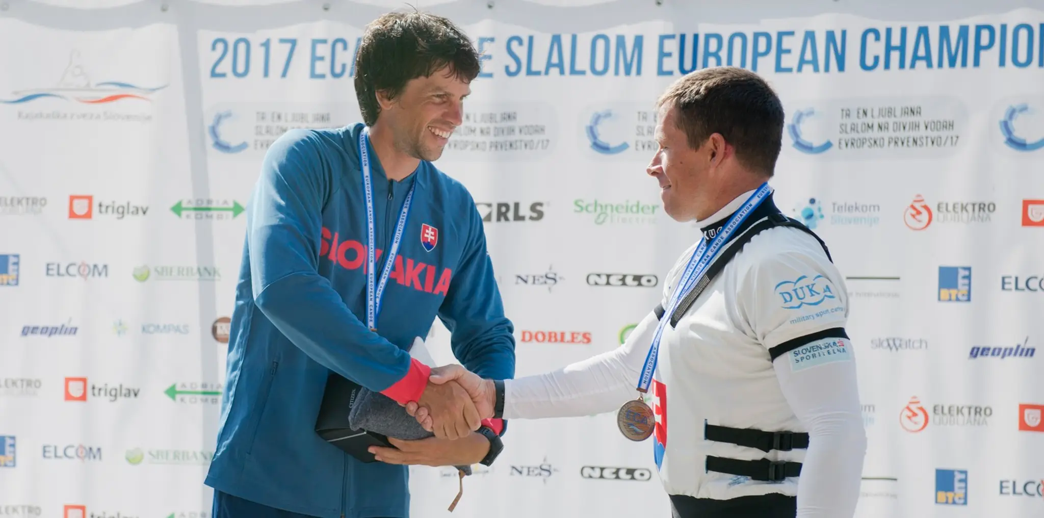 Alexander Slafkovský a Michal Martikán na pódiu. (archívna snímka)