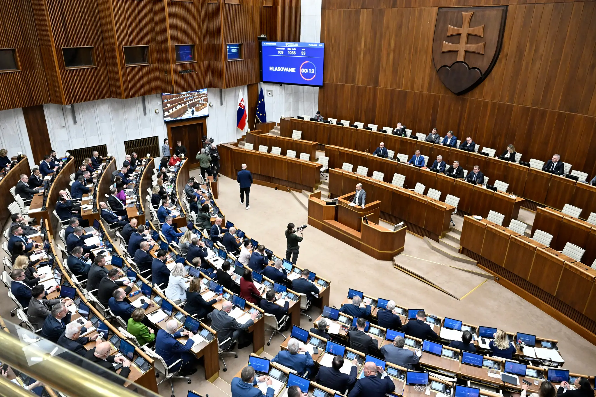 Snímka z rozpravy k odvolávaniu viacerých ministrov.